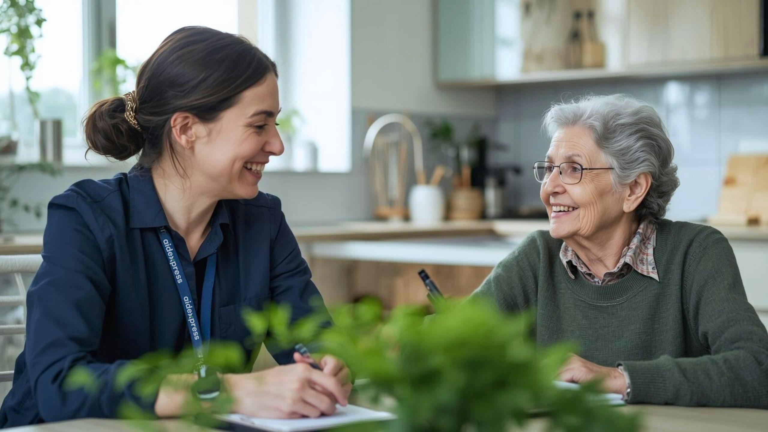 Psychothérapeute à domicile accompagnant une femme âgée dans un moment d’écoute et de soutien psychologique pour favoriser son bien-être émotionnel et renforcer sa sérénité au quotidien.