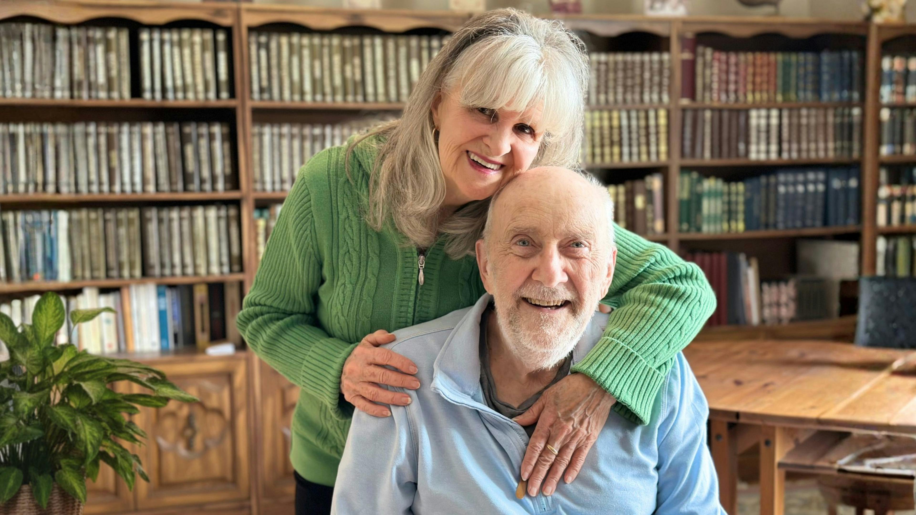 Des clients satisfaits des services de soins à domicile d'Aidexpress.