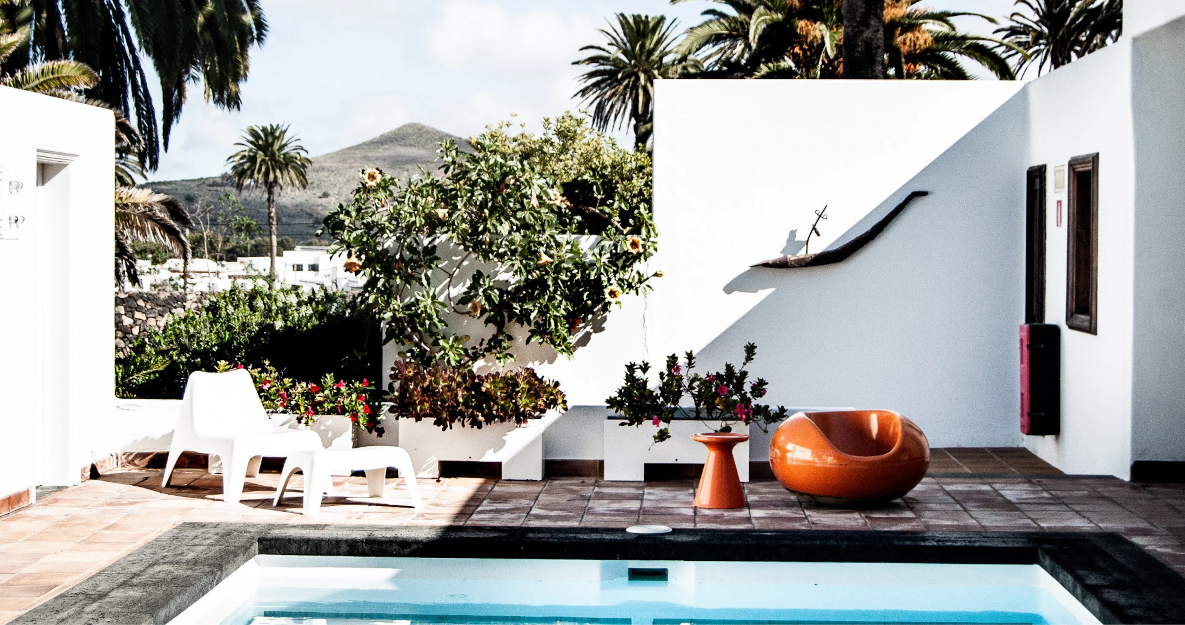 Heading into summer, Airbnb is going head-to-head with the hotels (Inman)