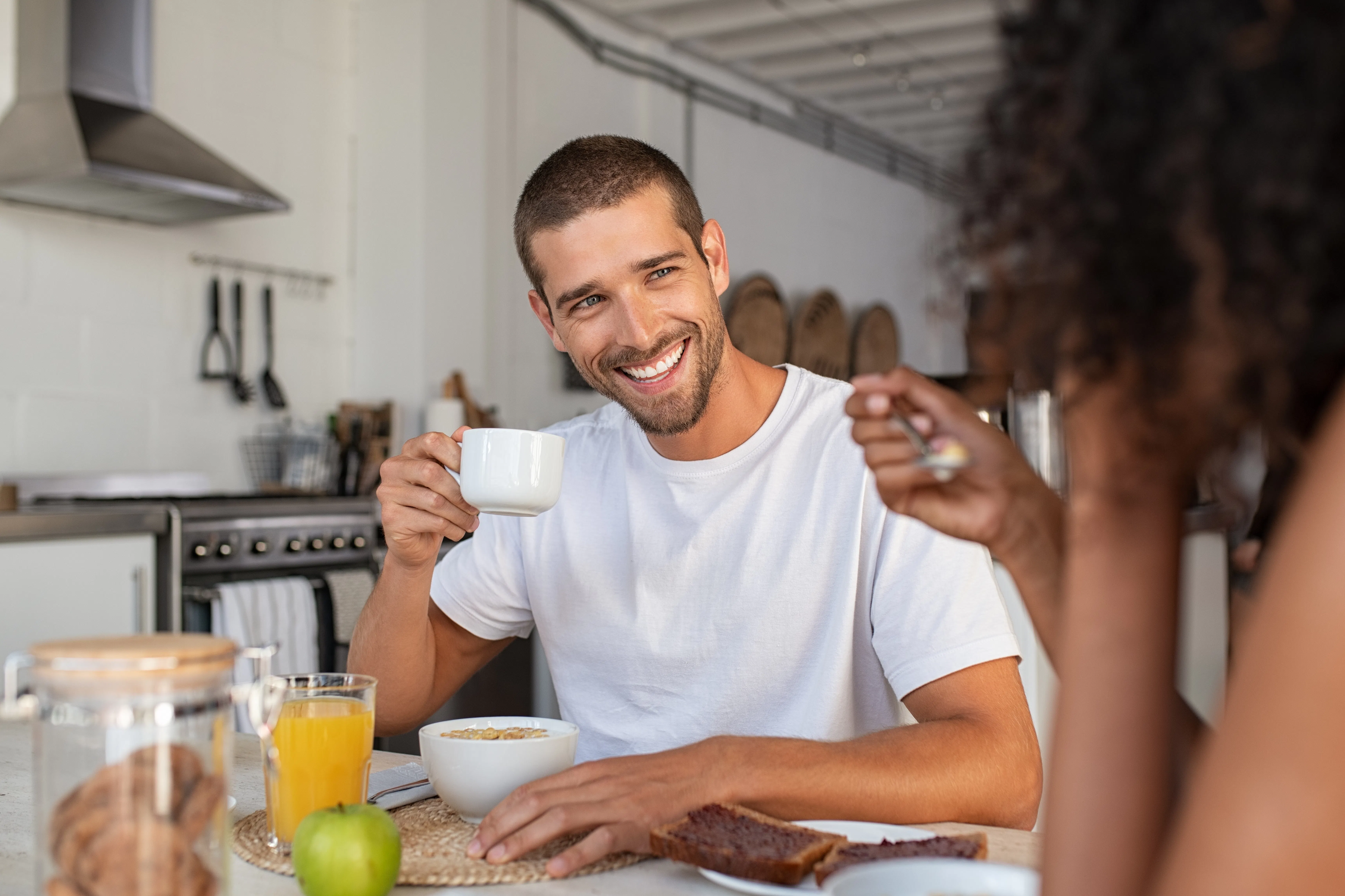 Two people chatting at breakfast