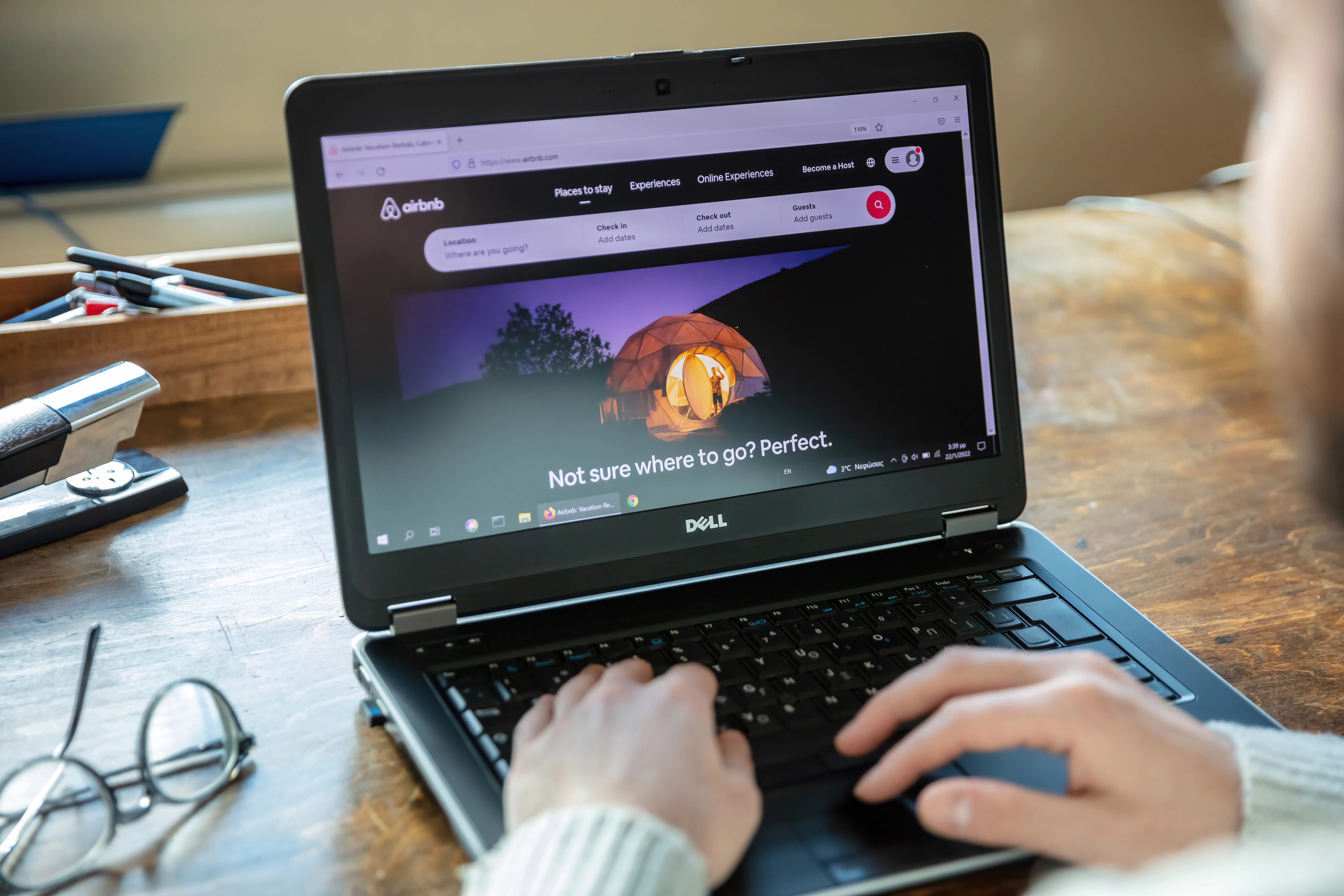 A person browsing the Airbnb website.