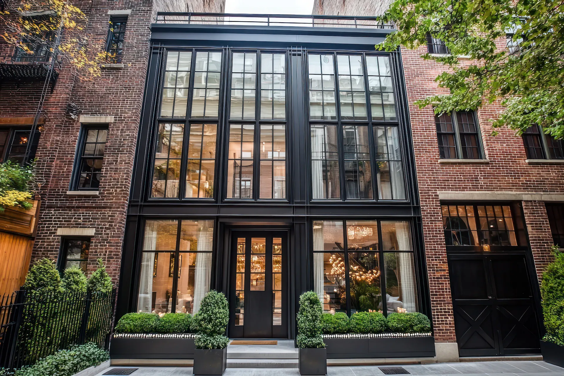 Black steel facade and pearl windows, located in a prestigious Chicago area.