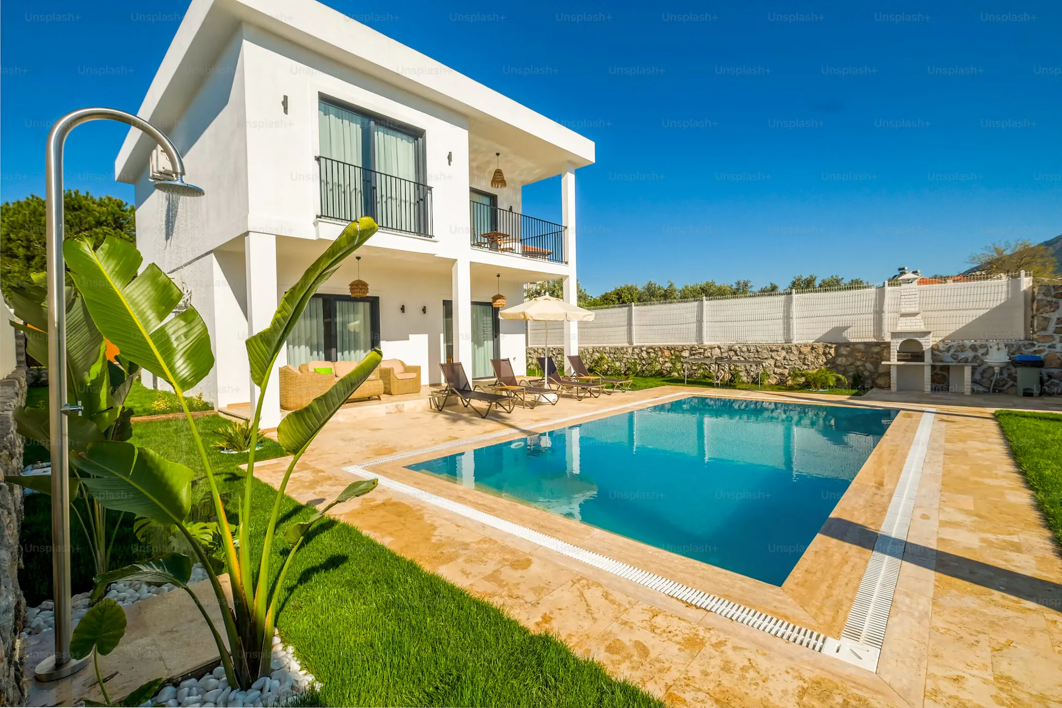 Luxury house with pool