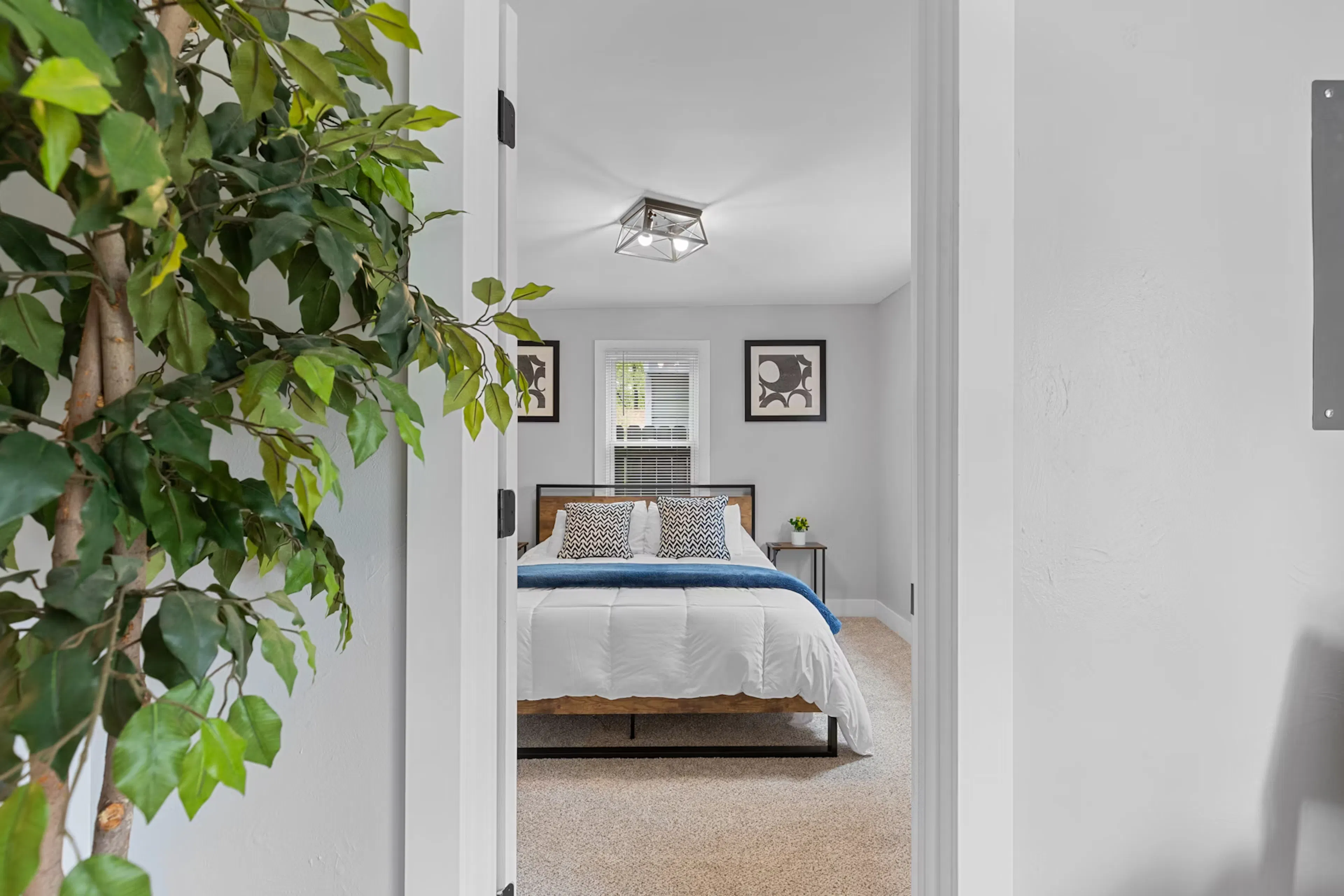 Vrbo Instant Booking: Pros, Cons & Best Practices