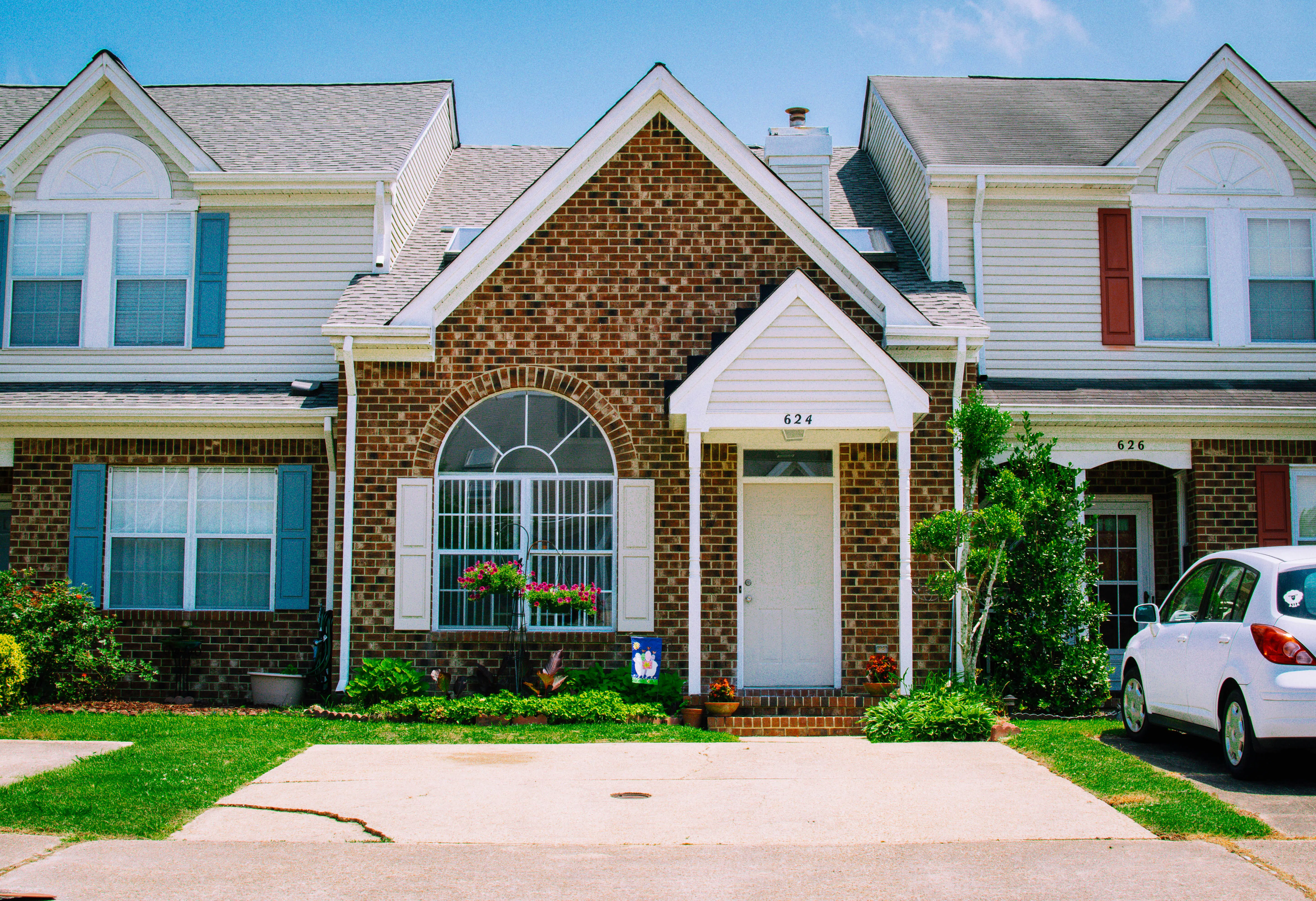 Street view of homes and driveway