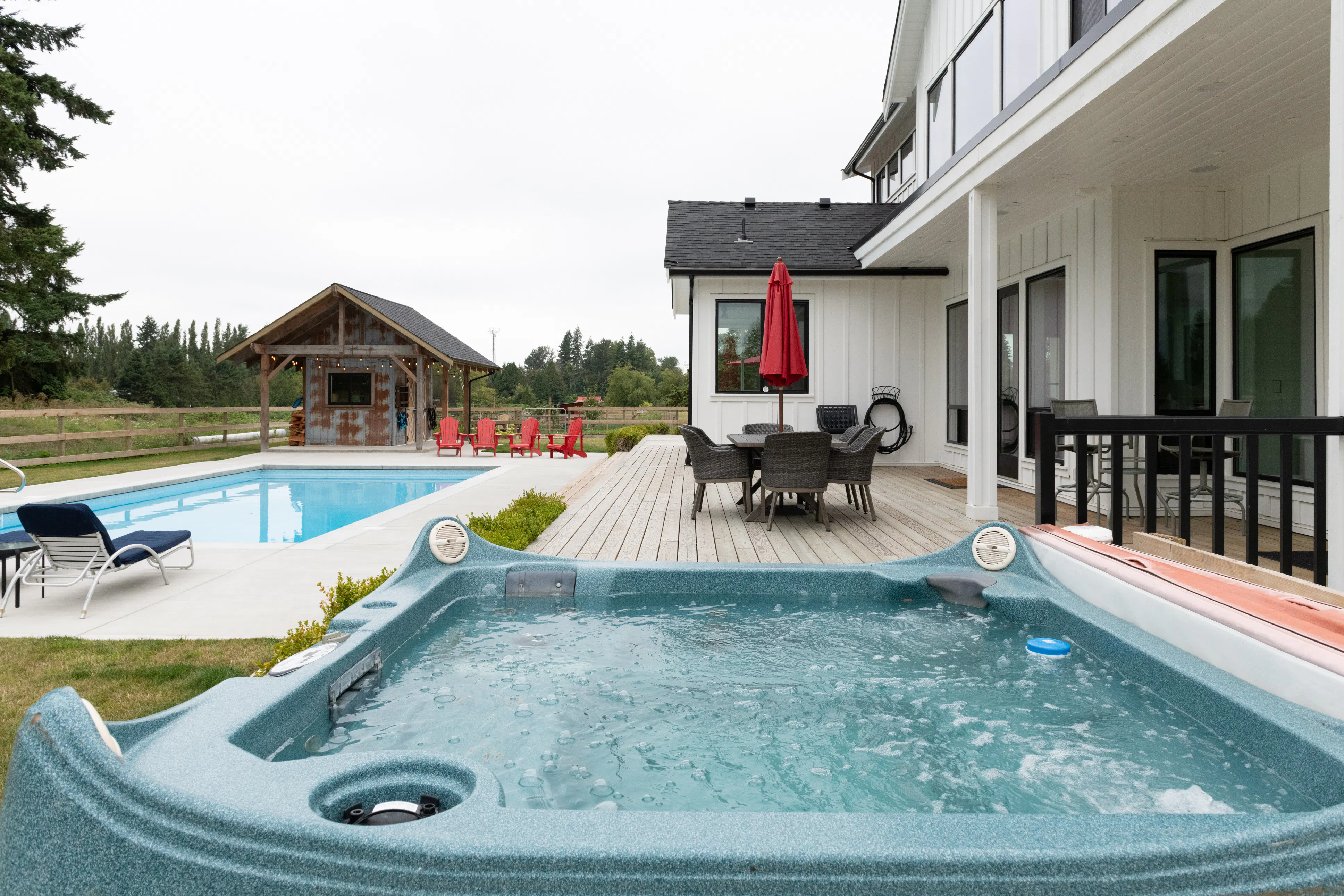 House with pool and hot tub