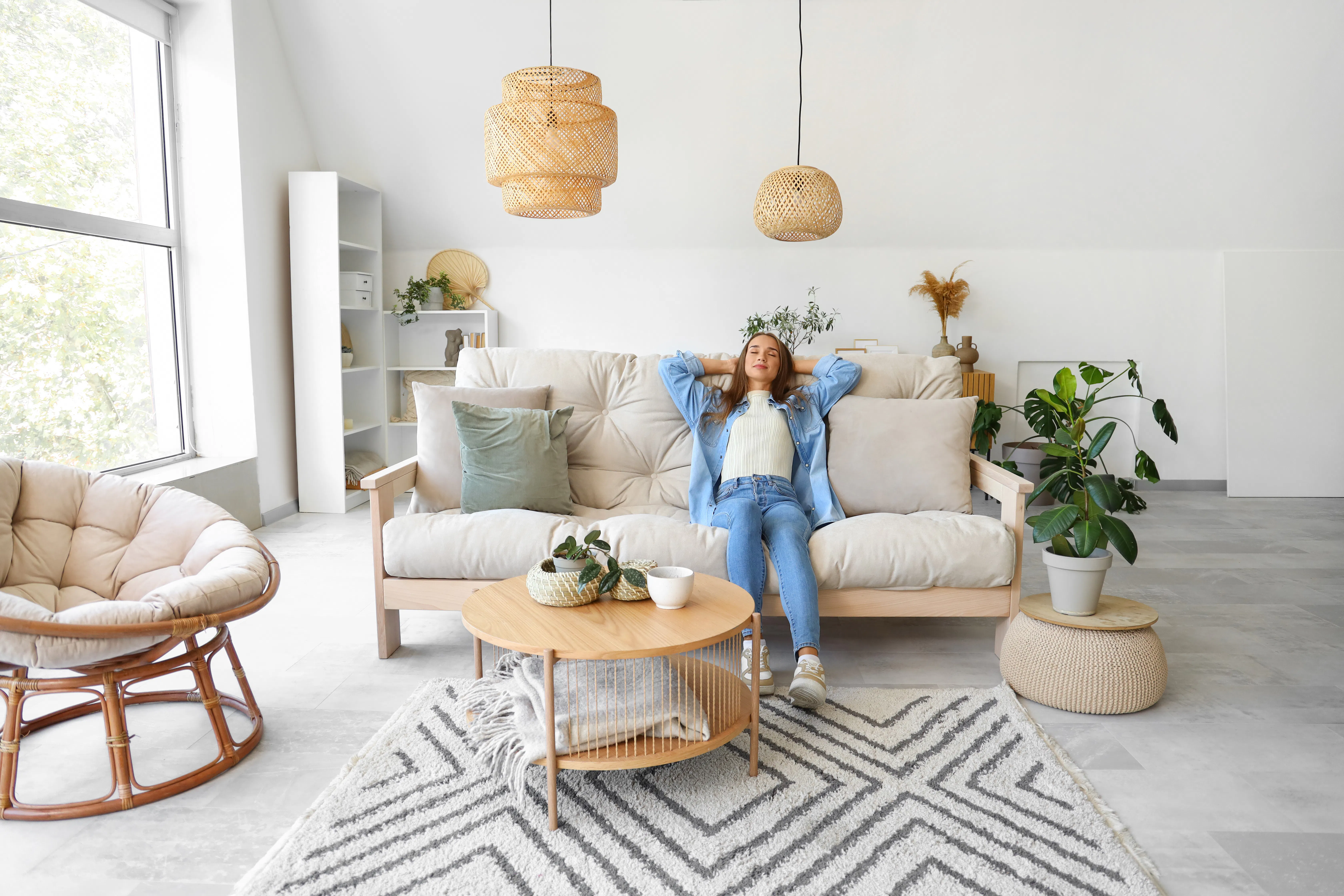 Young woman sitting in living room