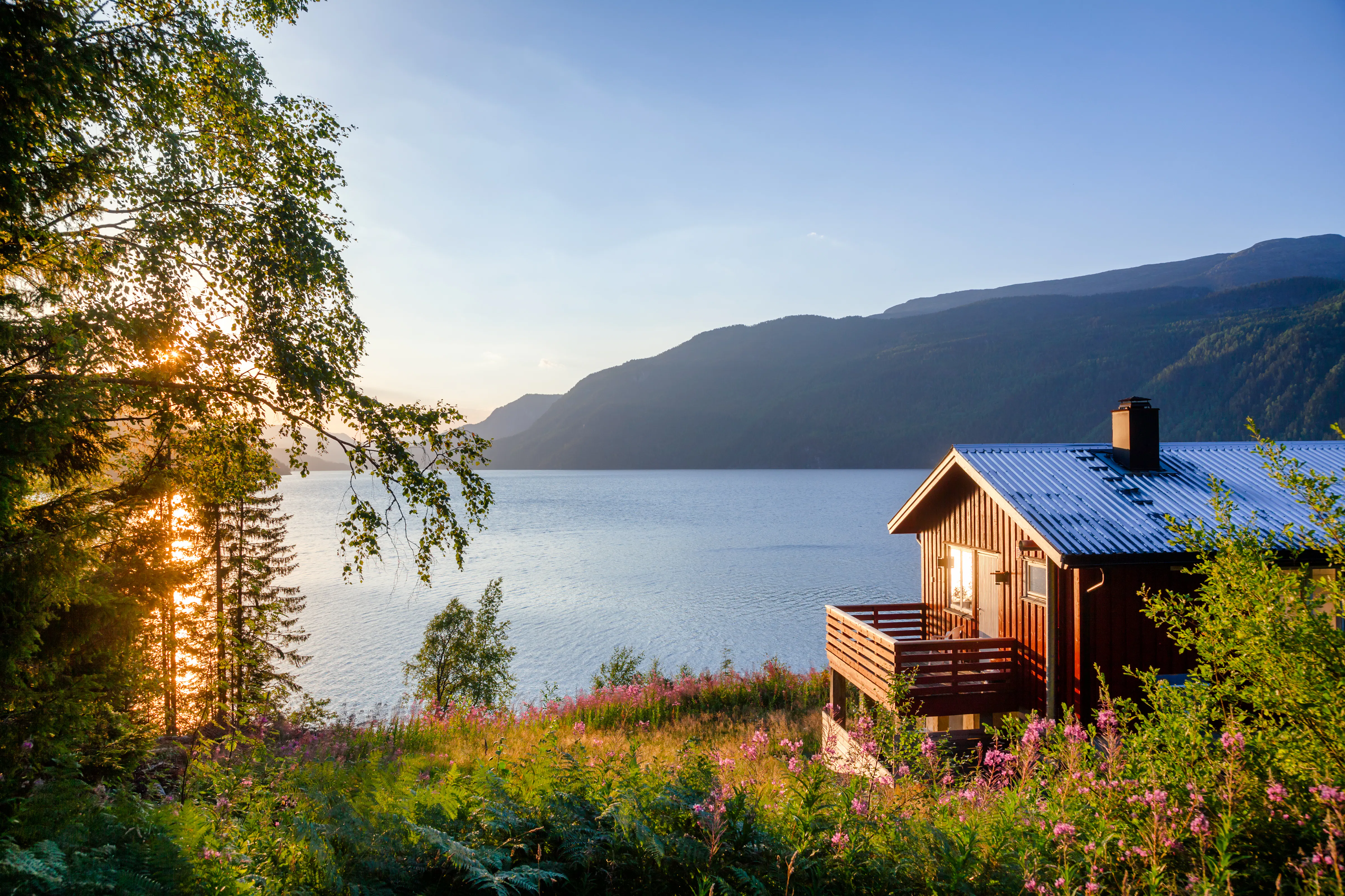 Best Places to Buy a Lake House for Rentals