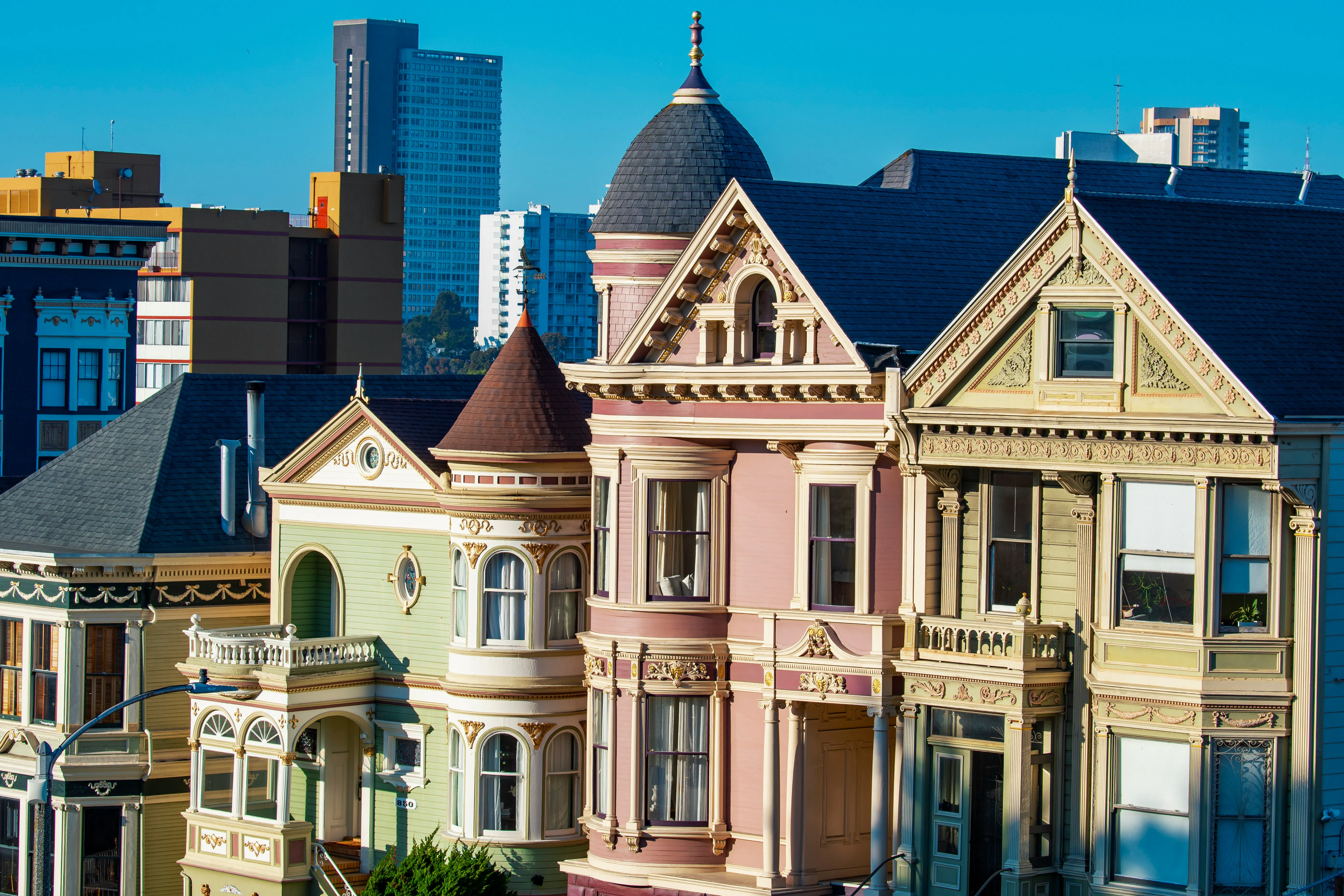 San Francisco homes with city scape in background