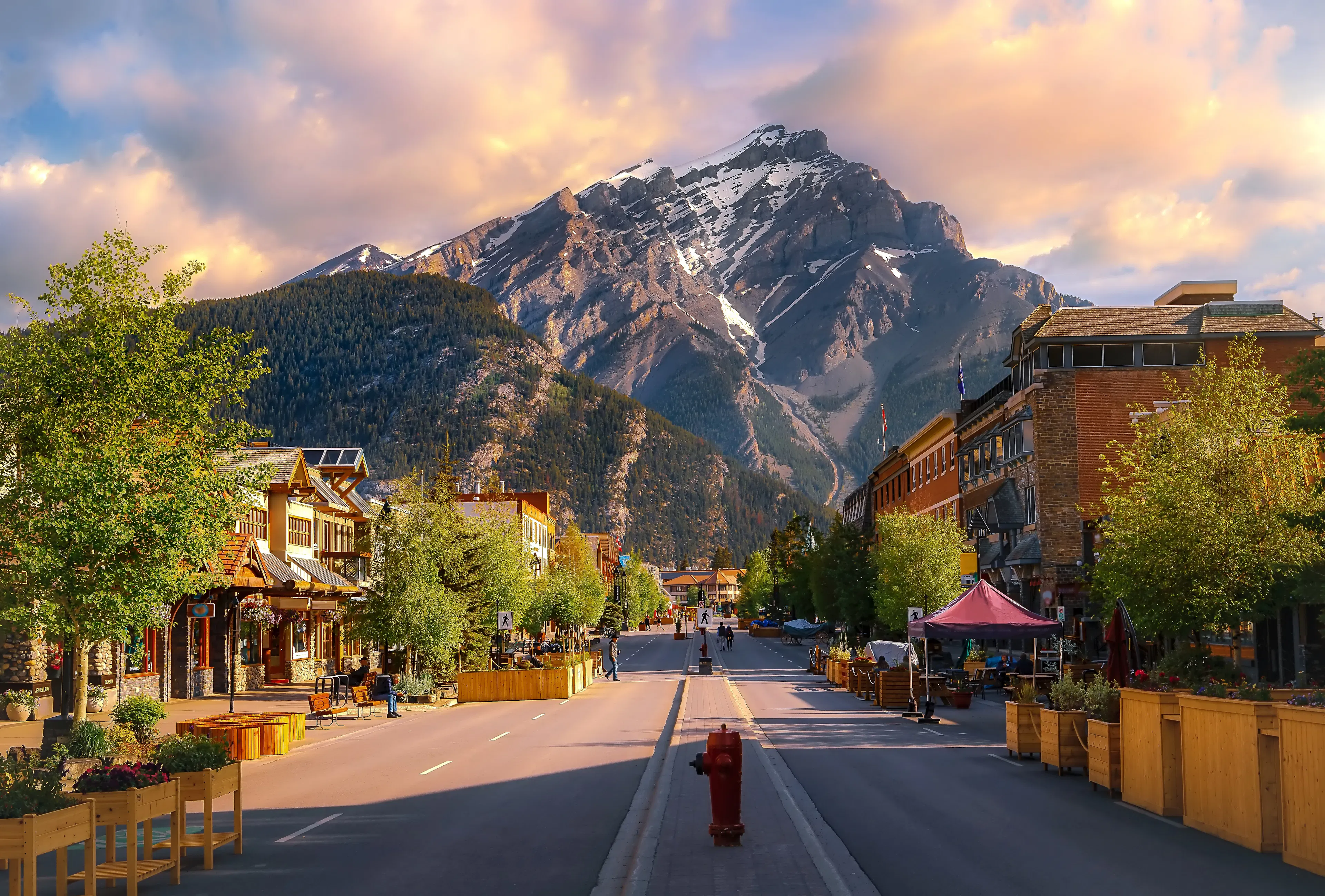 Top 10 Most Profitable Airbnb Locations in Canada (2025)