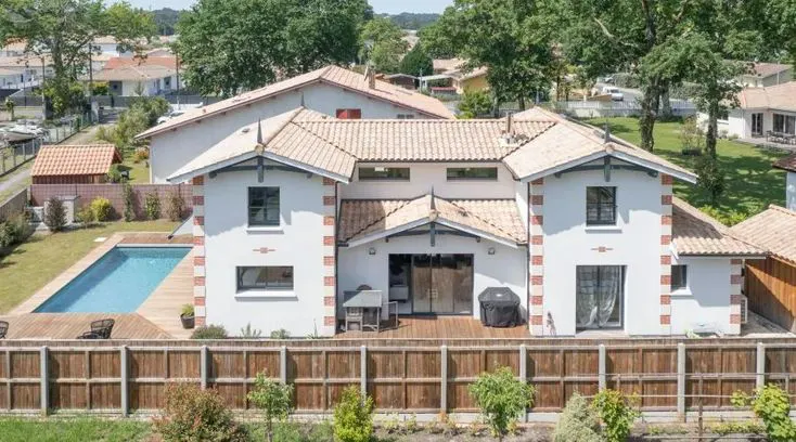 Une maison arcachonnaise avec un plan en H - IGC Construction