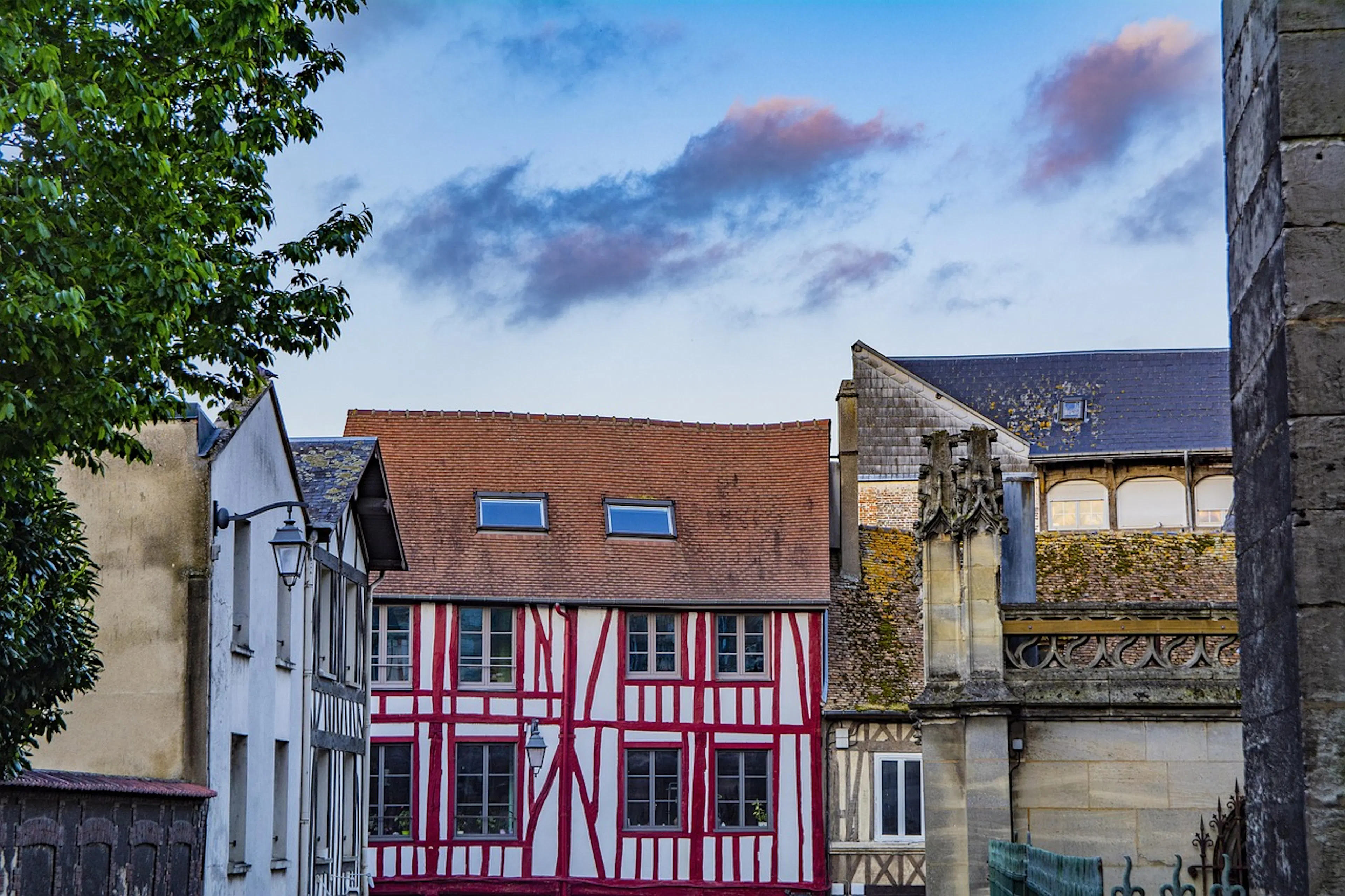 Comment passer en direct sur Airbnb : techniques pour éviter les frais