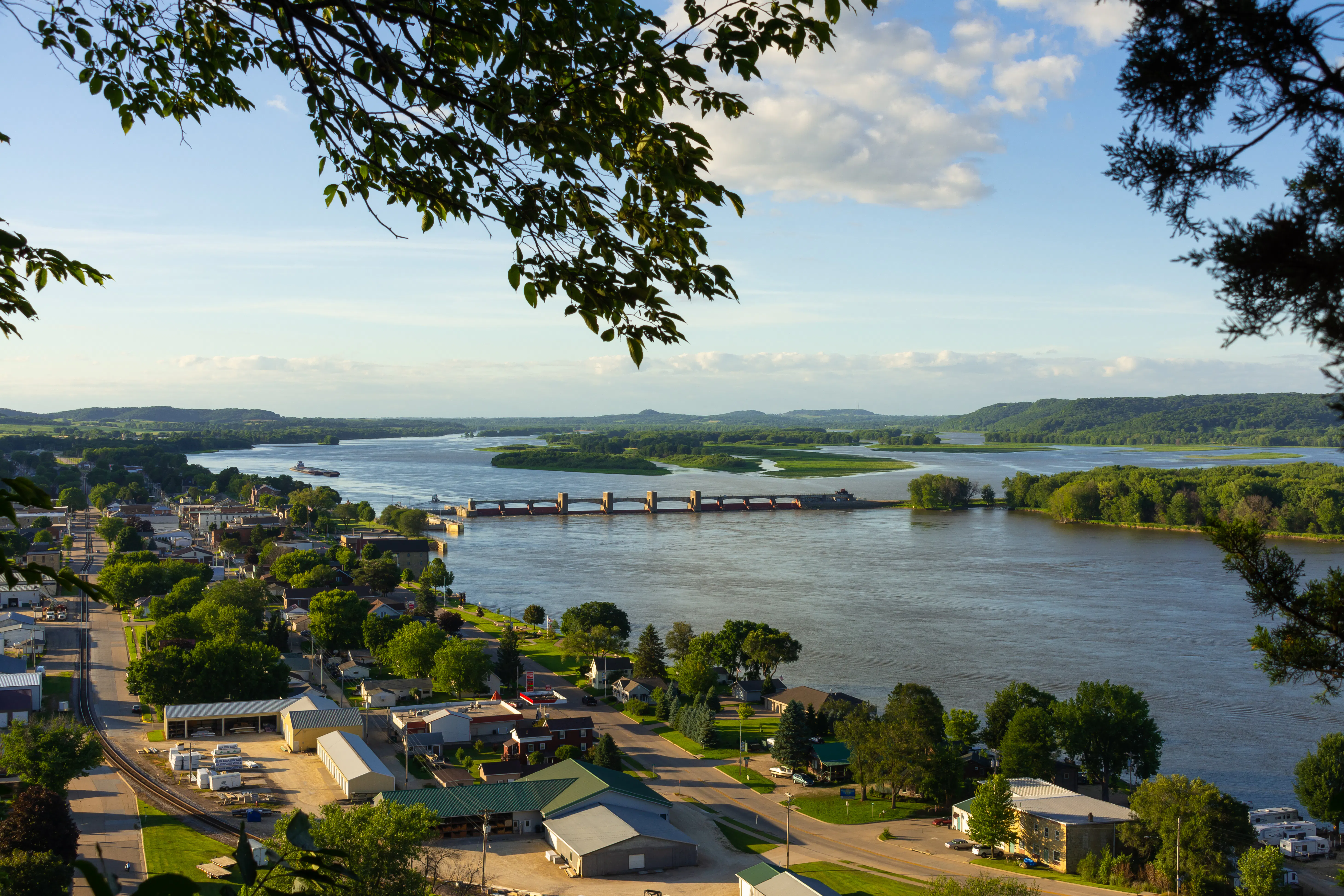 Town on banks of the Mississippi River