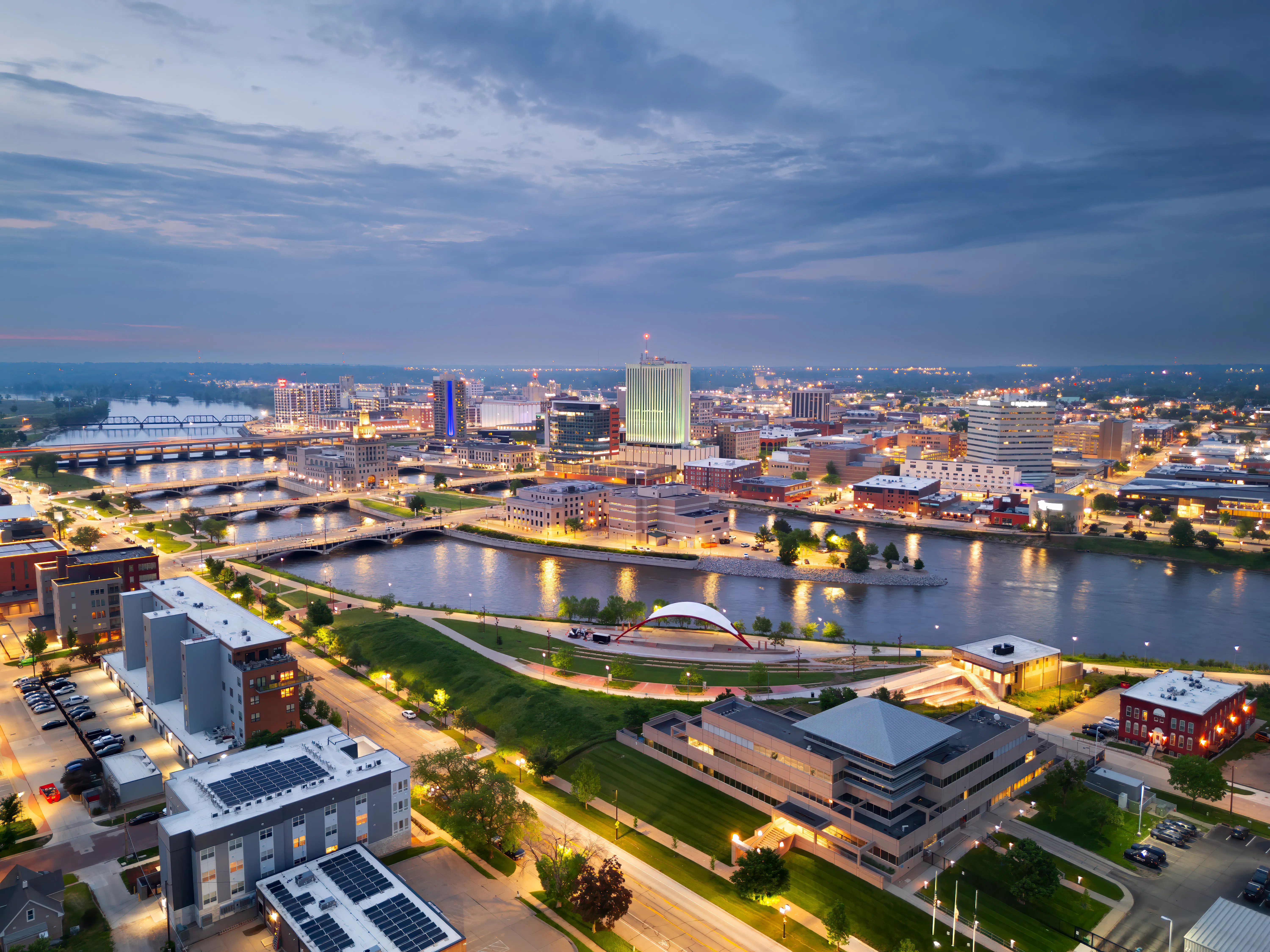 Cedar Rapids, Iowa, USA cityscape on the Cedar River