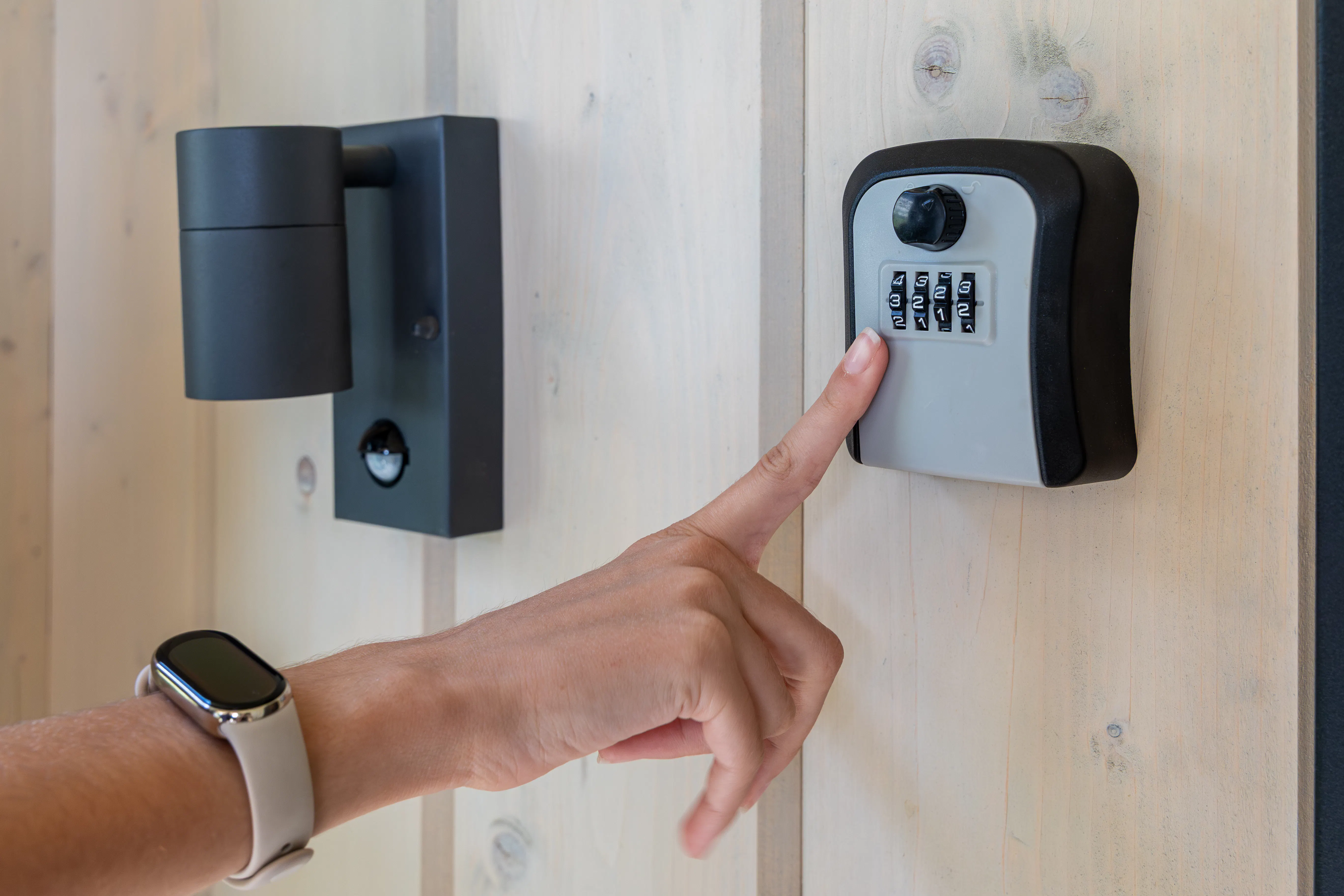 How to Lock Smart Lock from Outside: Easy Guide