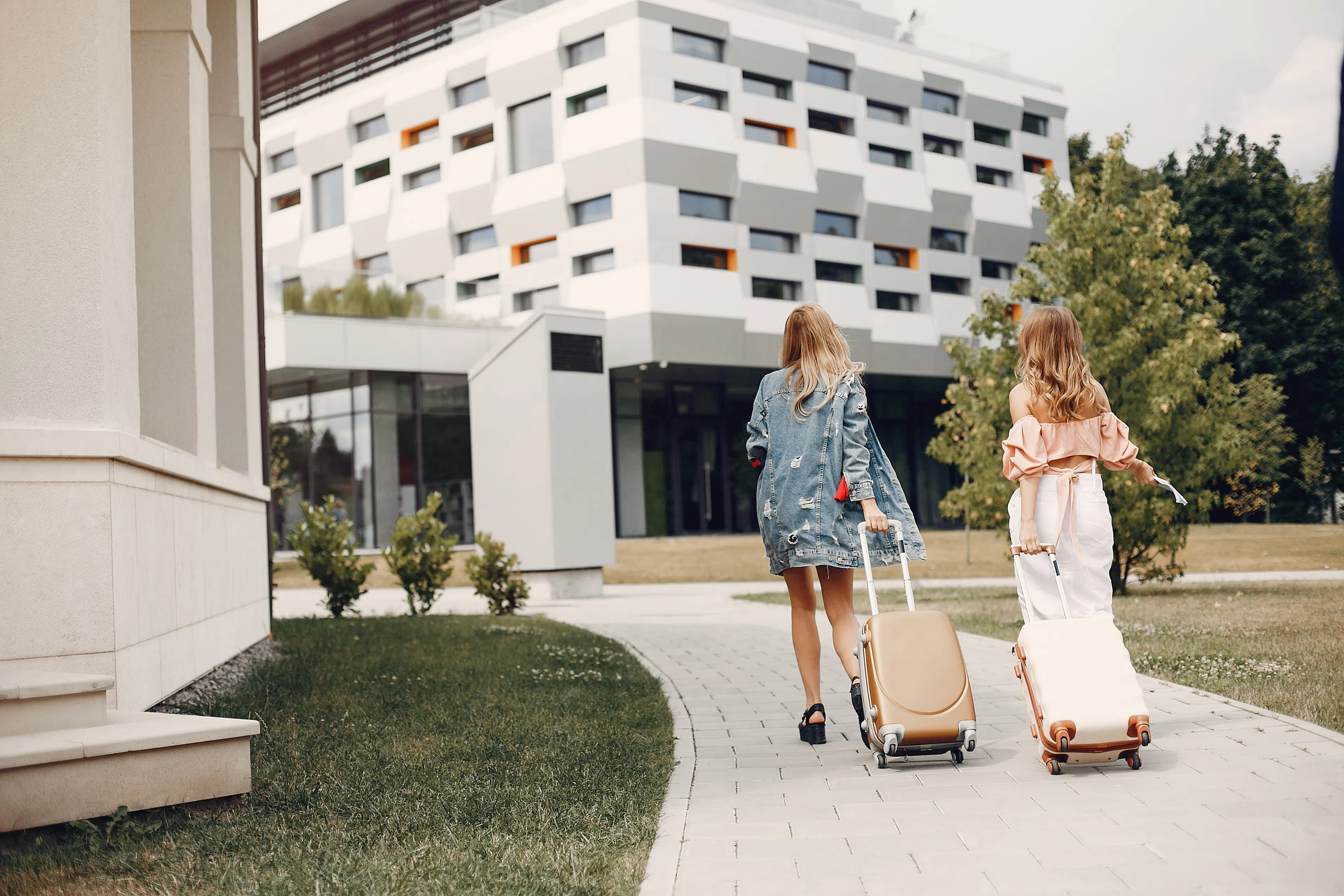 How to Source and Close on Airbnb Leads as a Property Manager