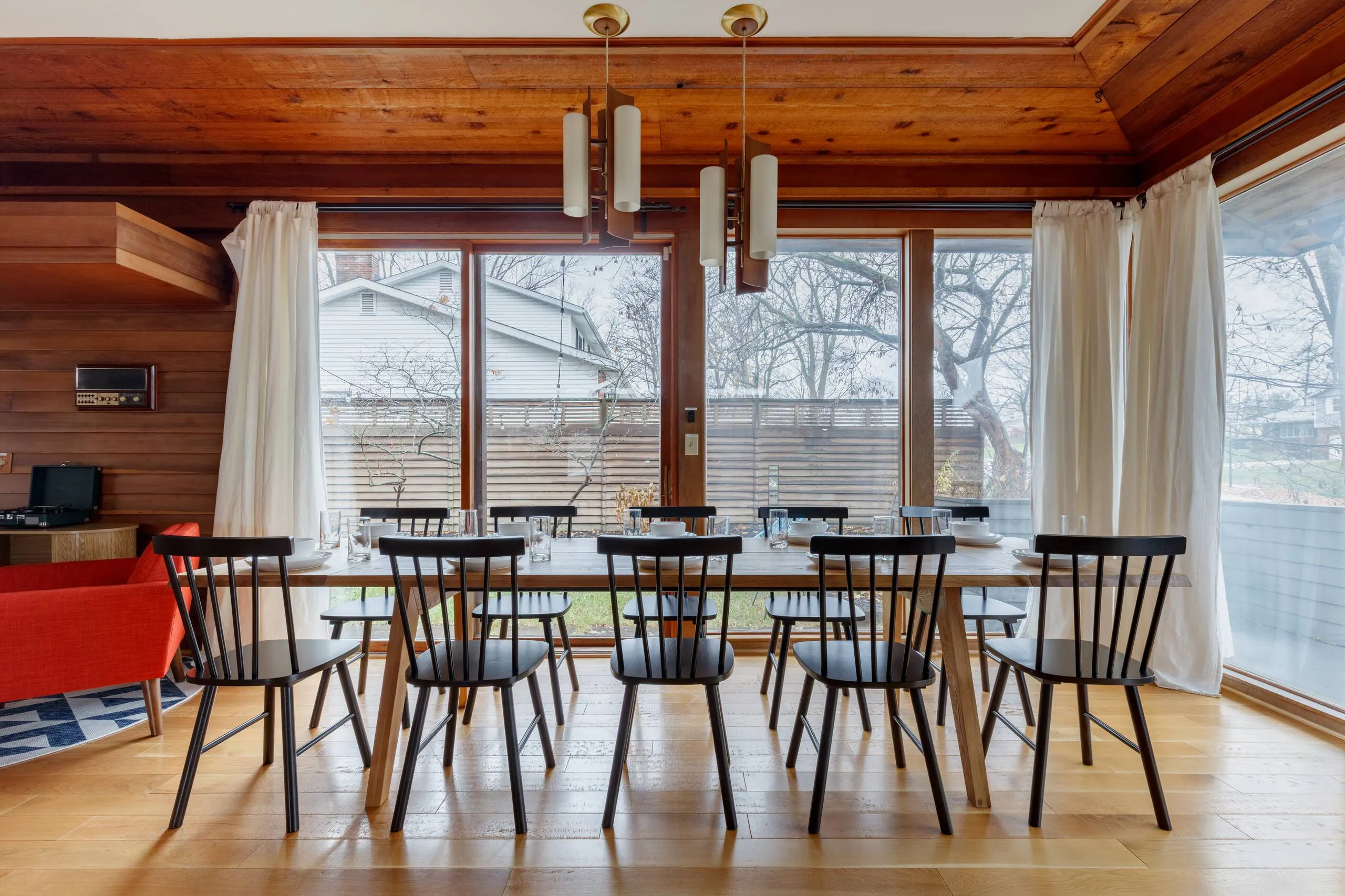 Dining area: Treeside Retreat