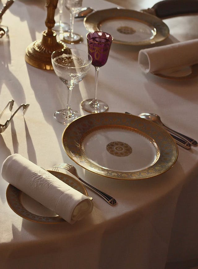 Versailles Dinner Napkins - White
