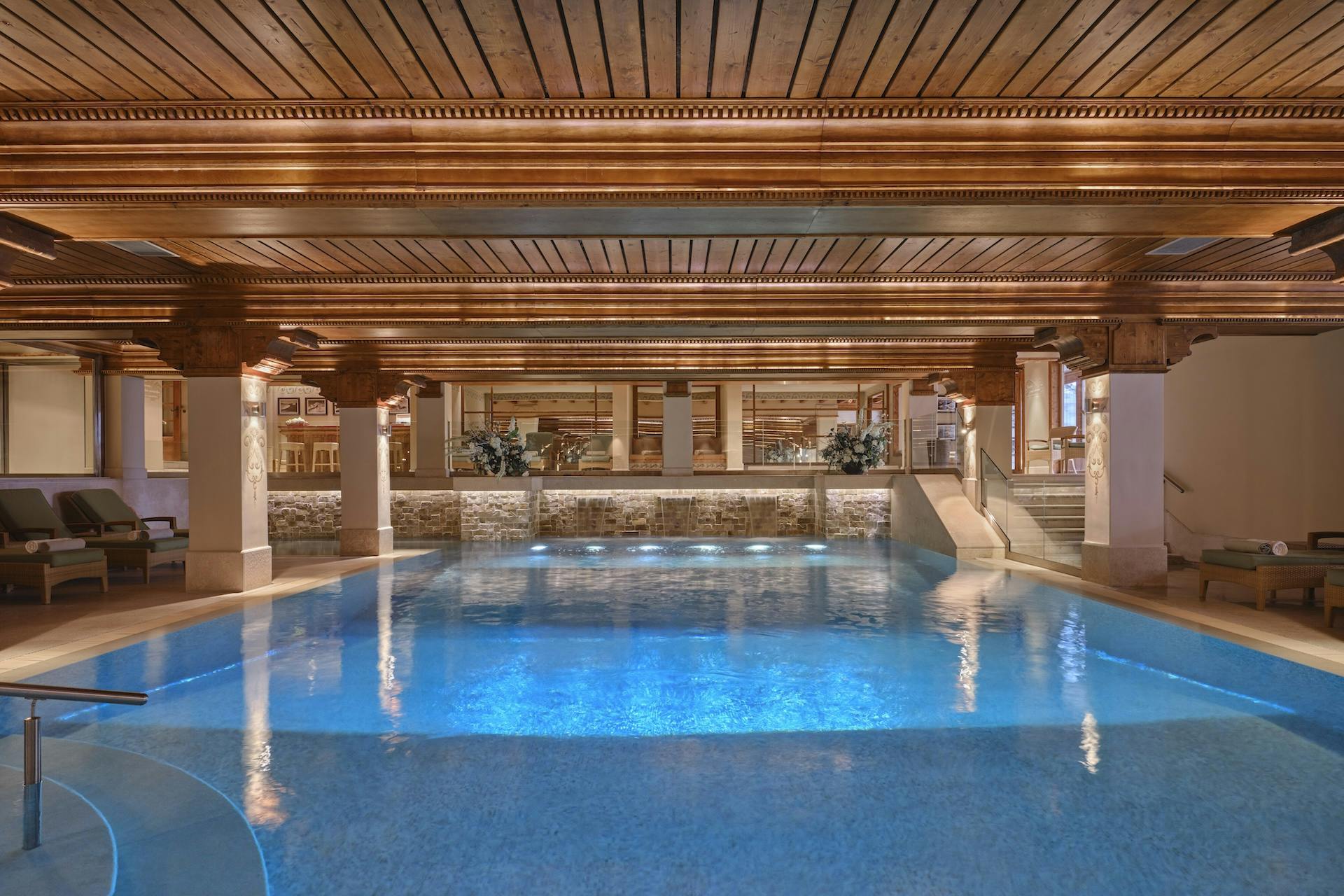 Piscine privée du Spa La Mer de l'hôtel de luxe Airelles Courchevel