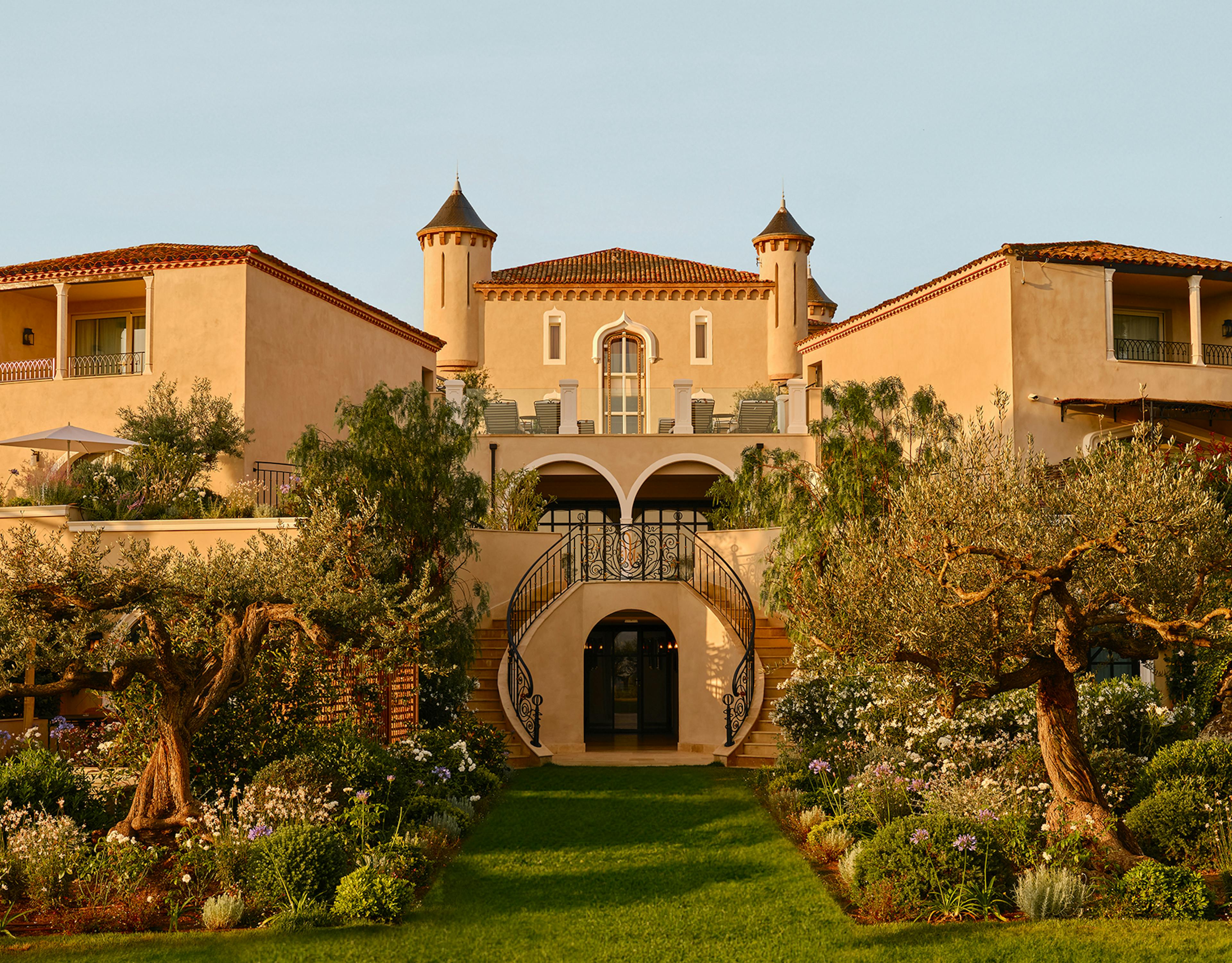 Chateau de Le Messardiere, vue de facade hotel Saint Tropez