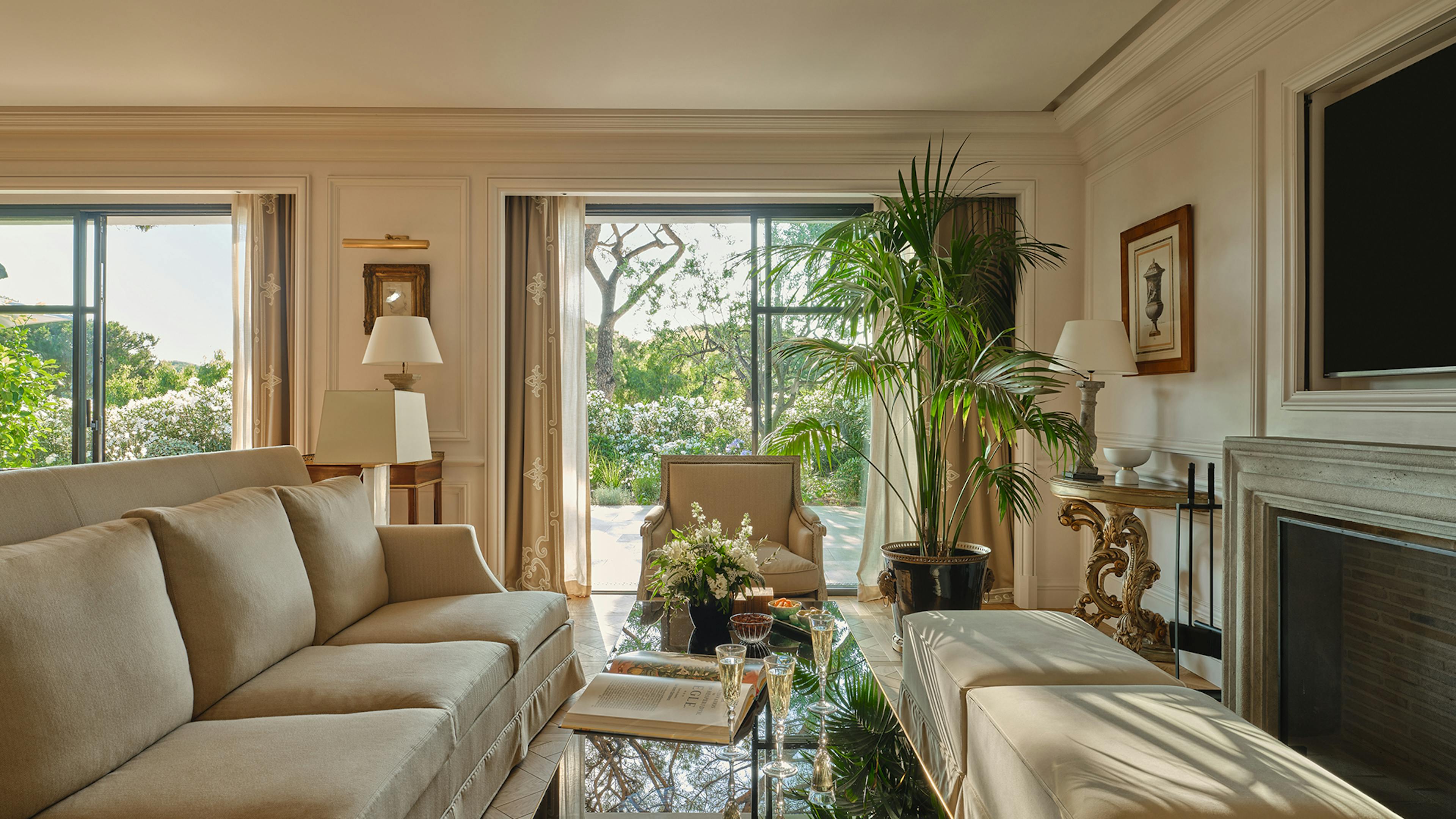 ChÃ¢teau de La Messardiere, Saint-Tropez, junior suite Victoire