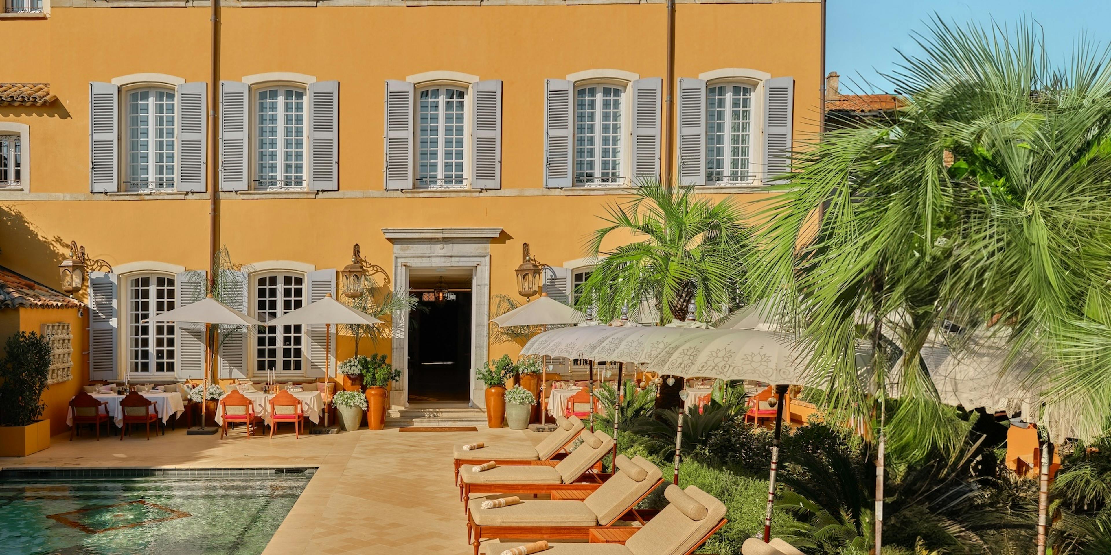 Façade de l'hôtel de luxe, Pan deï Palais, Airelles Saint-Tropez