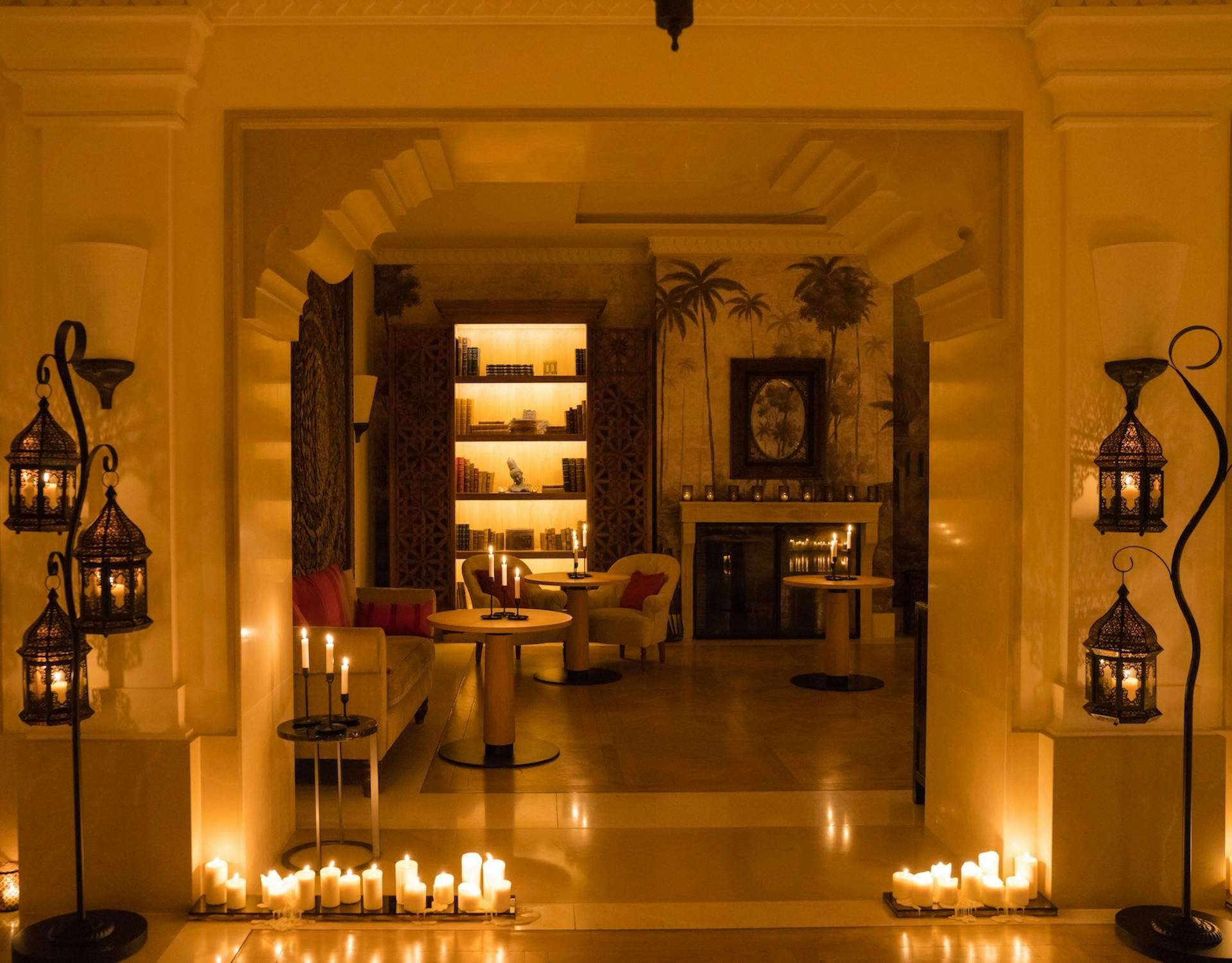 Soirée à la bougie, intérieur hotel de luxe Pan Deï Palais, Airelles Saint-Tropez