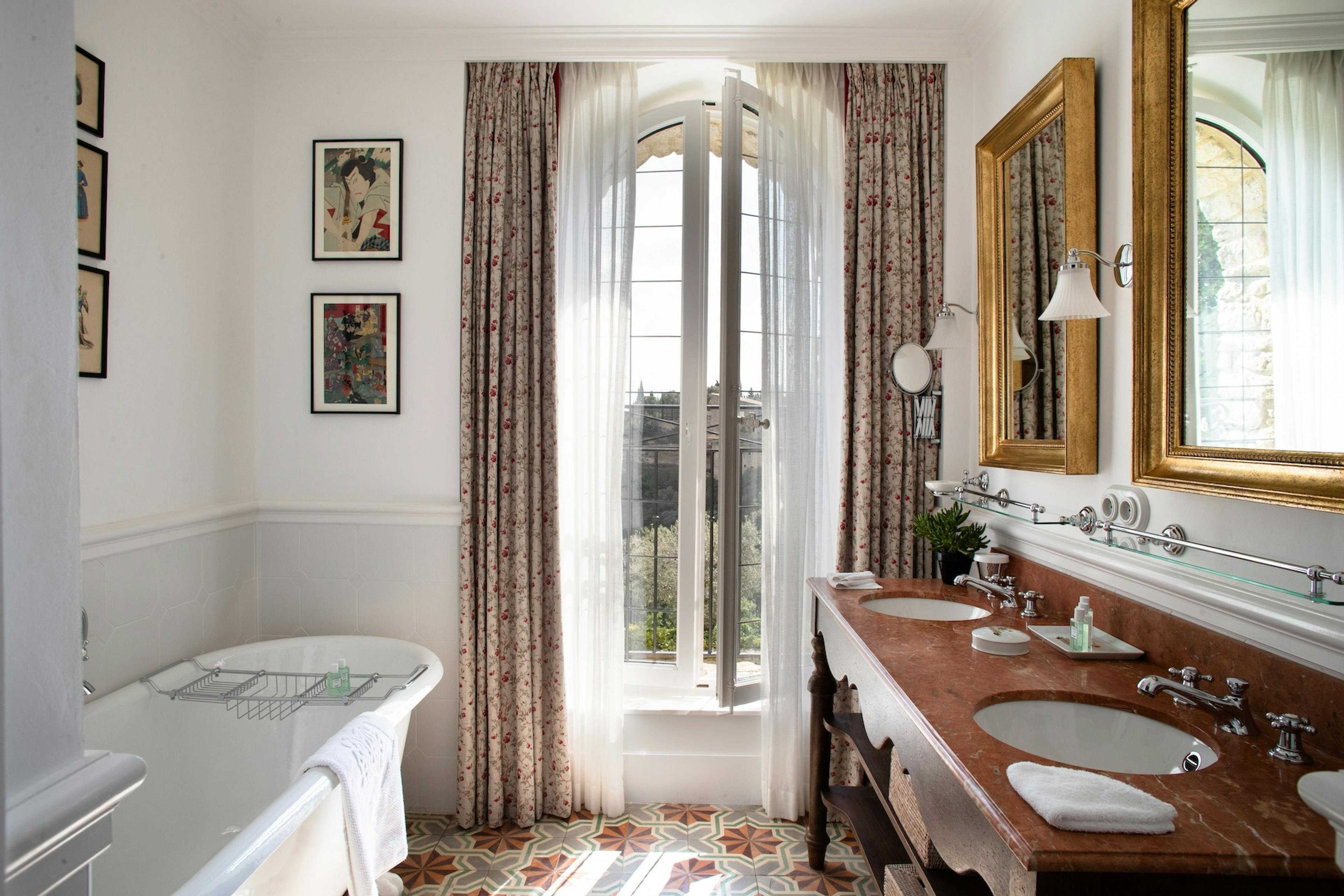 Salle de bain Chambre Deluxe Vallée, Airelles Gordes La Bastide