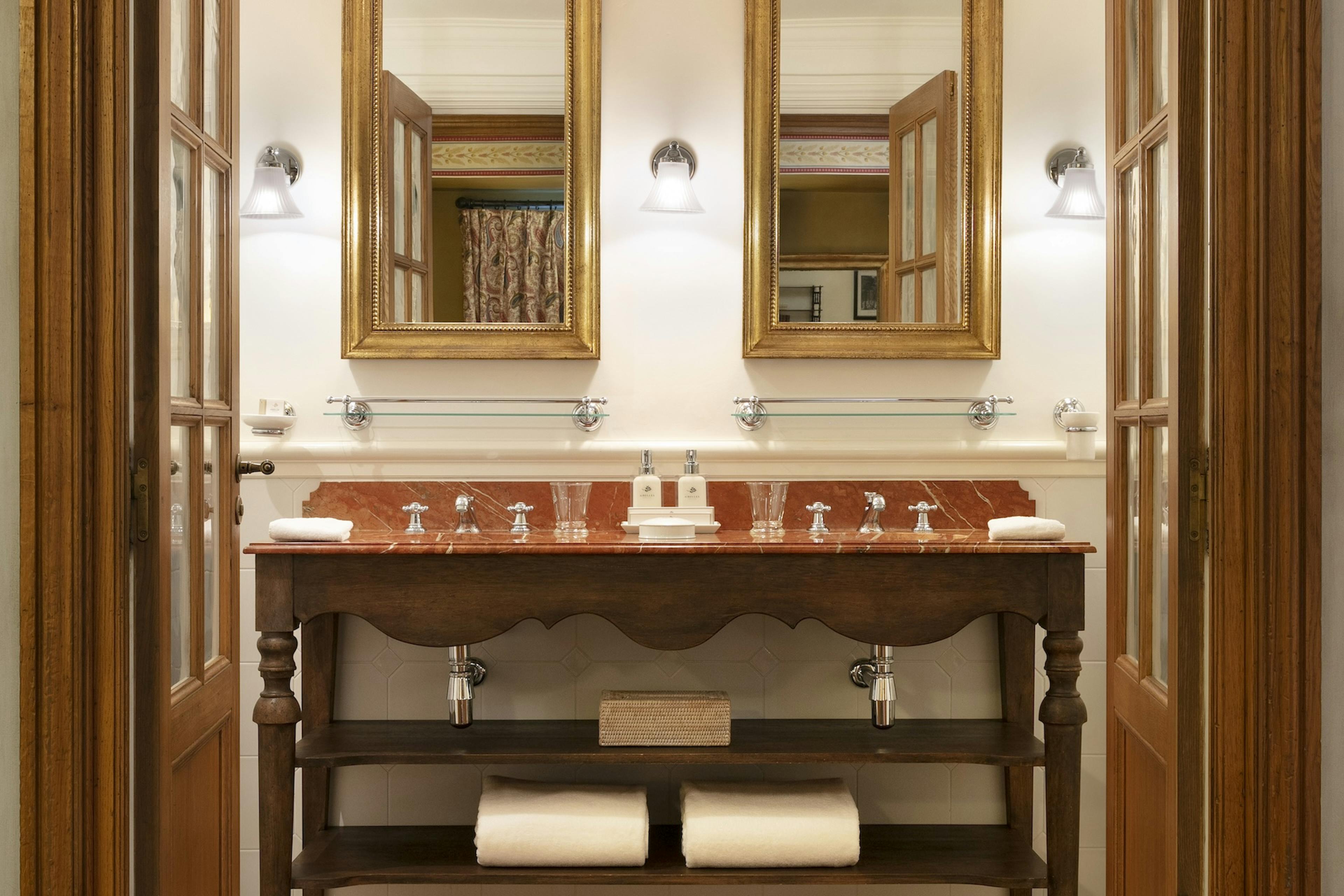 Salle de bain Suite à une Chambre Terrasse hotel de luxe Airelles Gordes La Bastide 