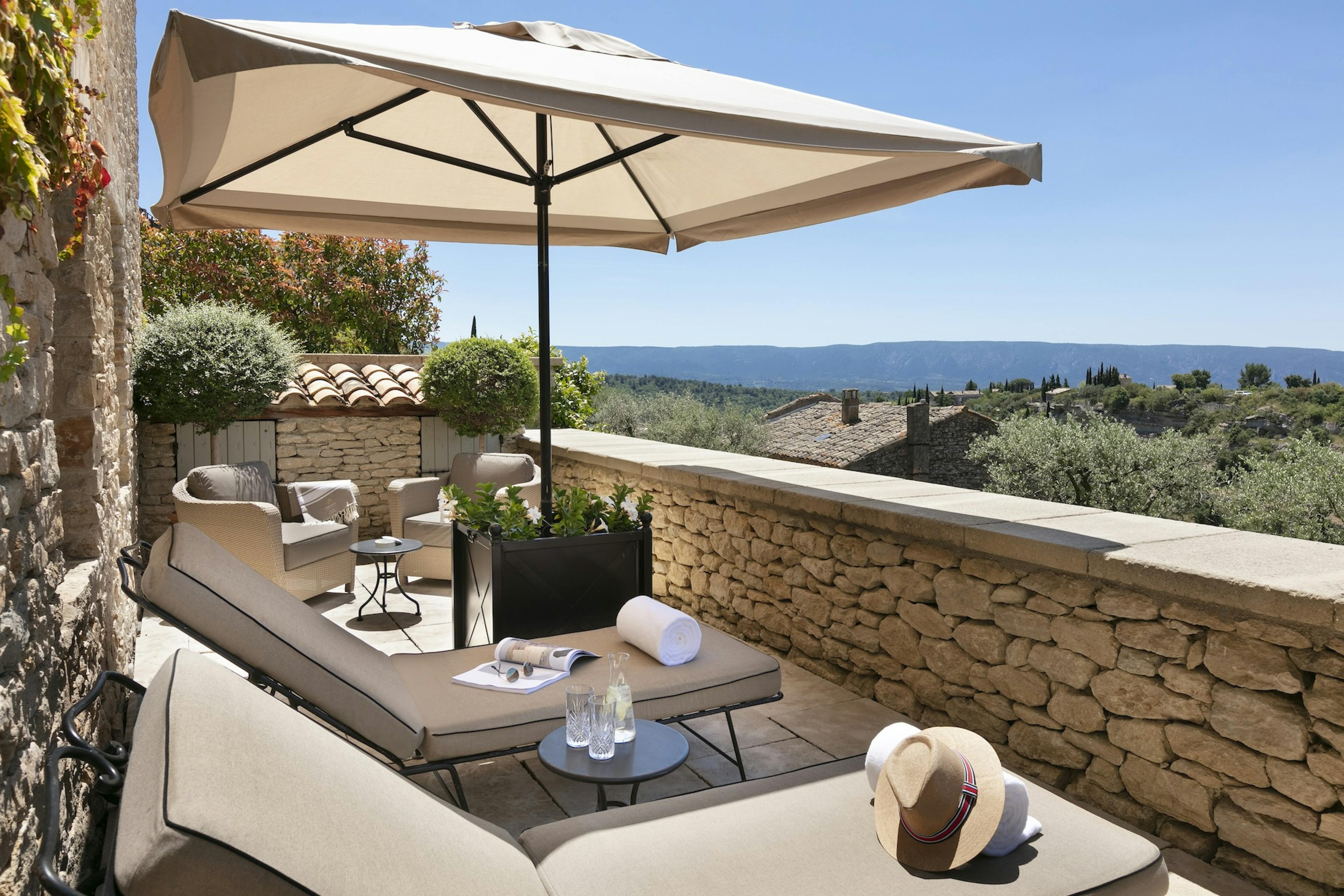 Terrasse avec vue Suite à une Chambre Terrasse hotel de luxe Airelles Gordes La Bastide 