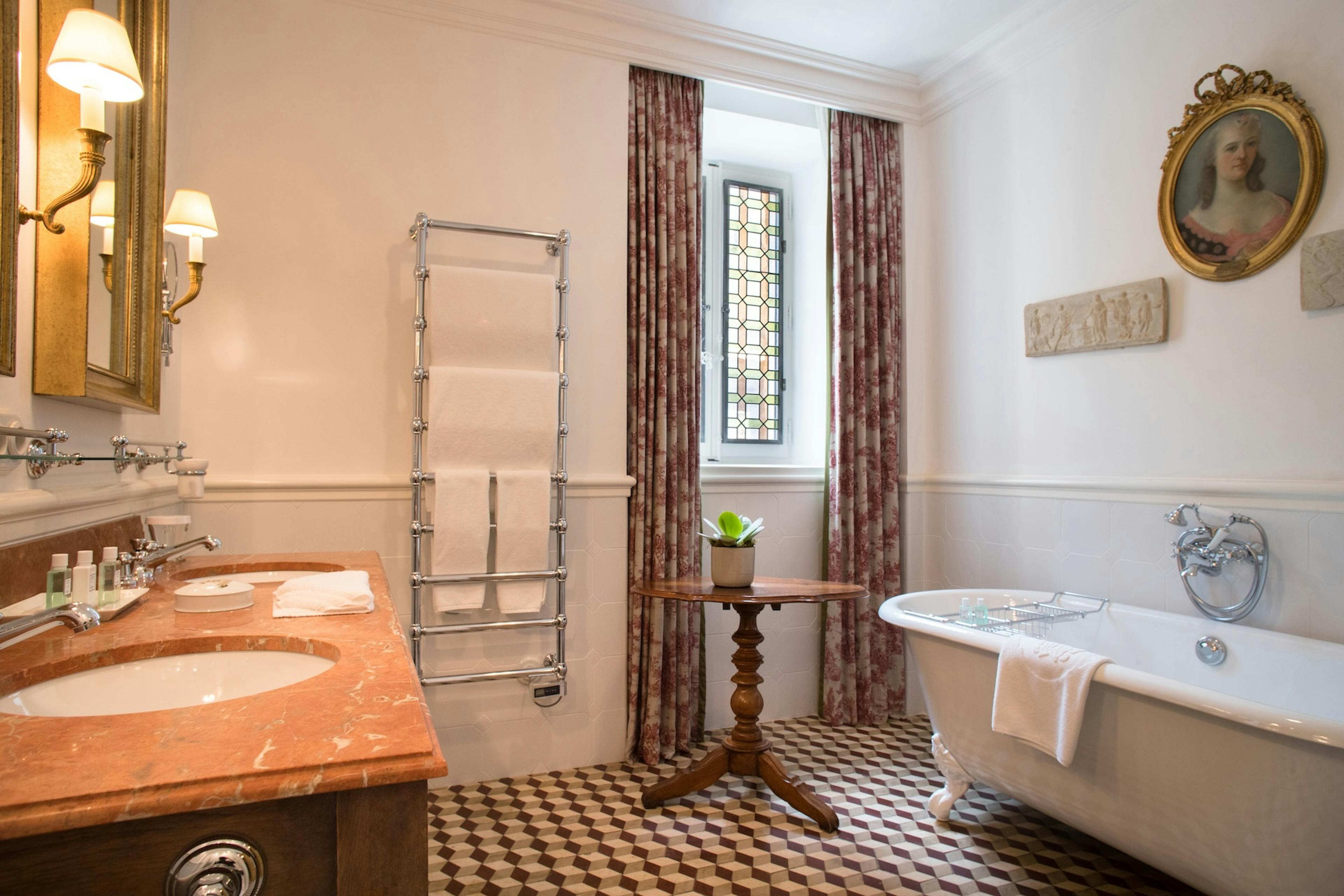 Salle de bain Suite Vasarely hotel de luxe Airelles Gordes La Bastide 