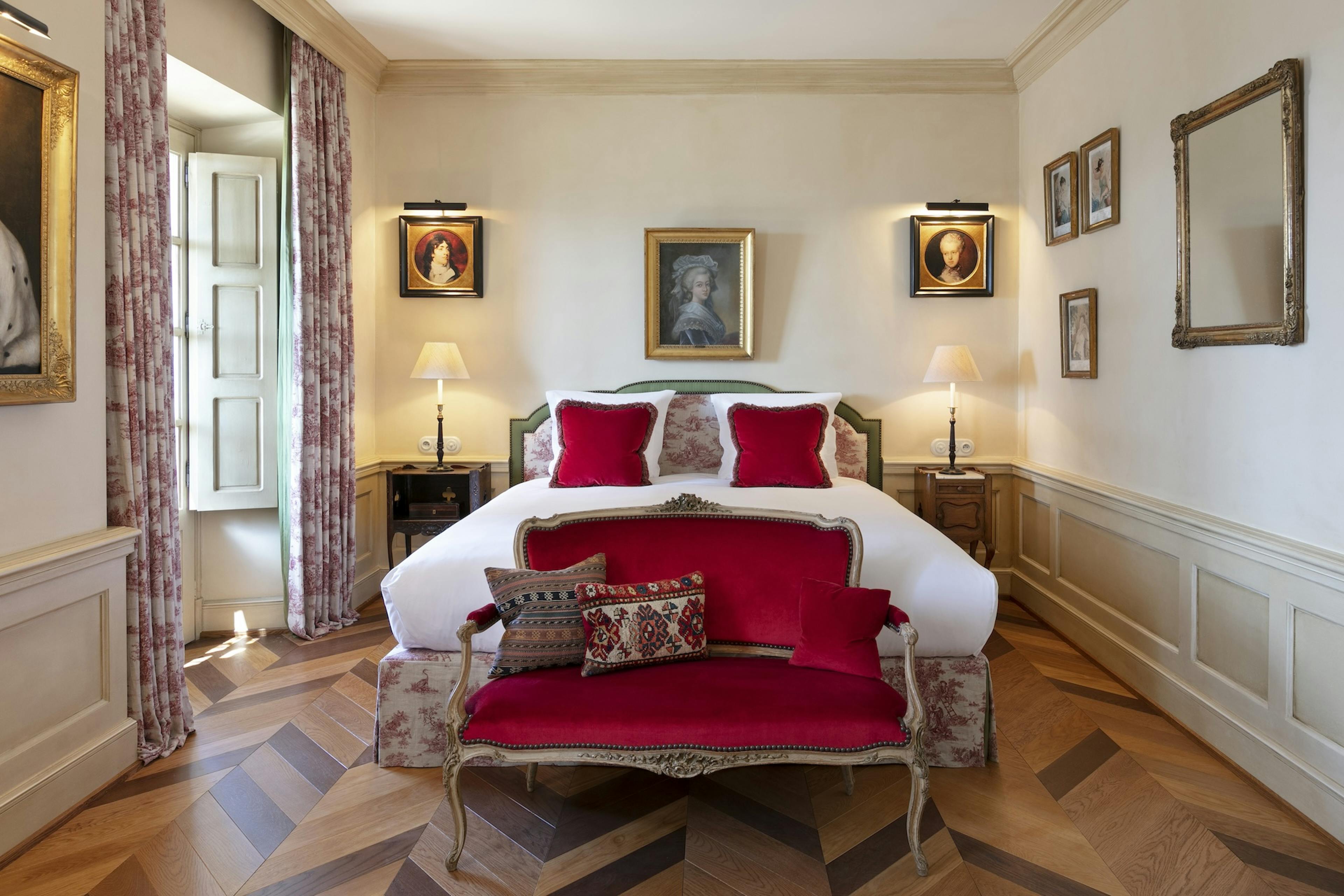 Lit Suite Vasarely hotel de luxe Airelles Gordes La Bastide 