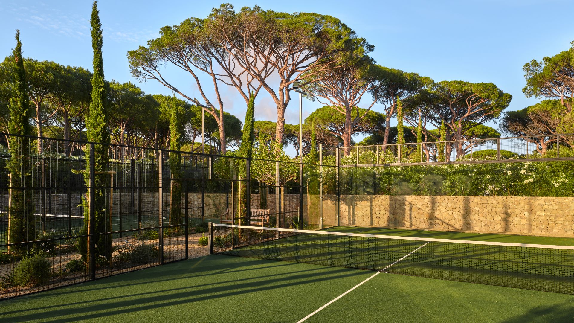 Where are the most luxurious hotels in the world with padel courts?