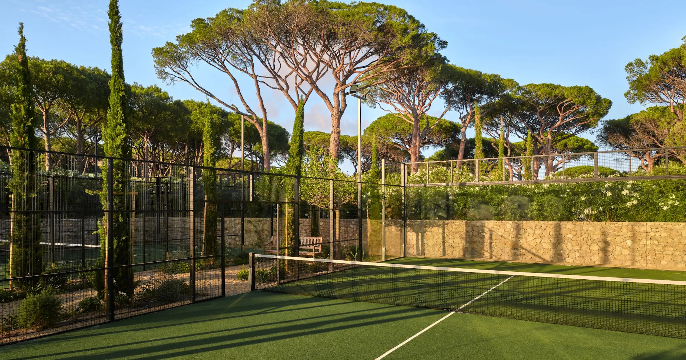 Where are the most luxurious hotels in the world with padel courts?