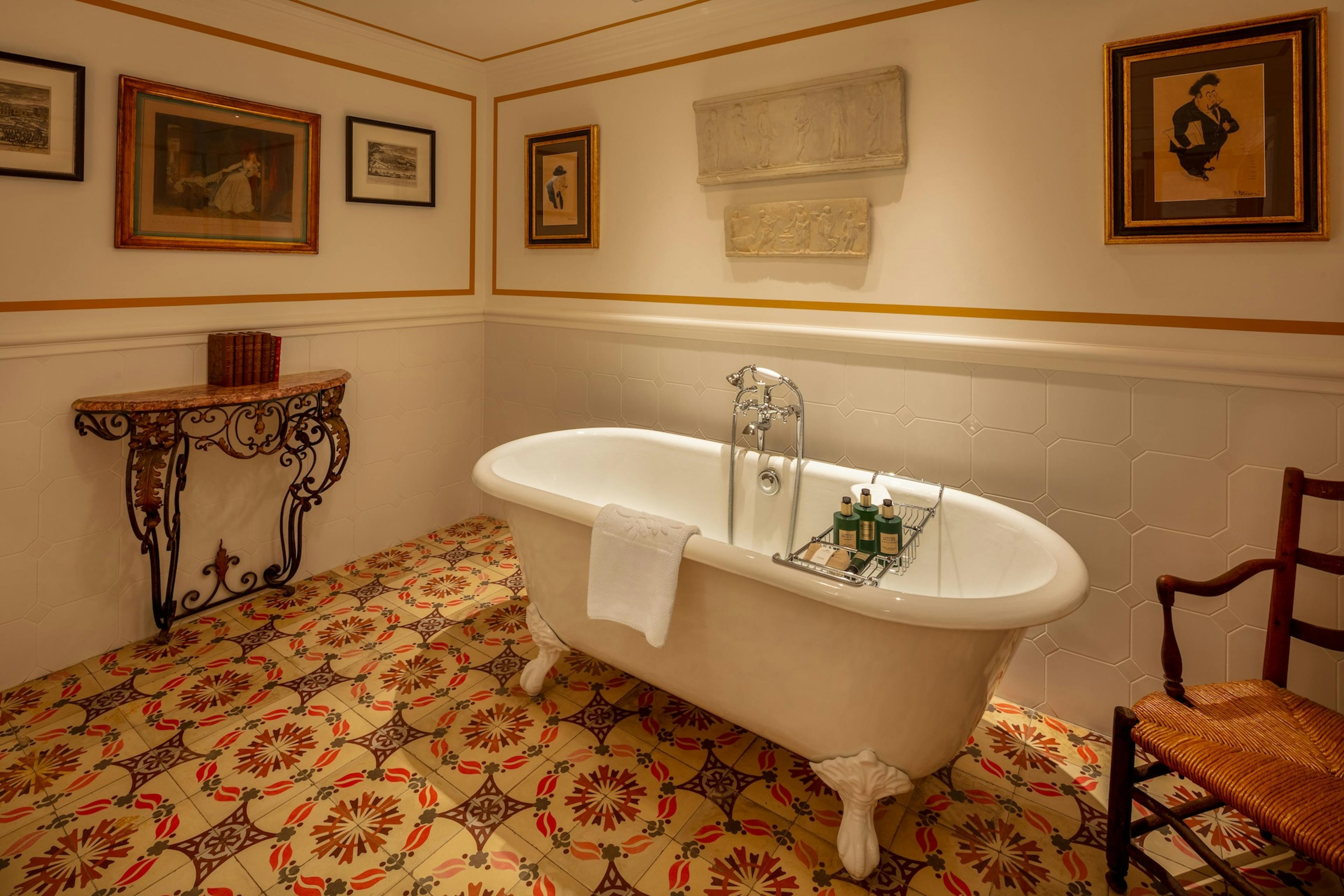 Salle de bain Suite à Une Chambre avec Terrasse - La Bastide de Gordes, Airelles