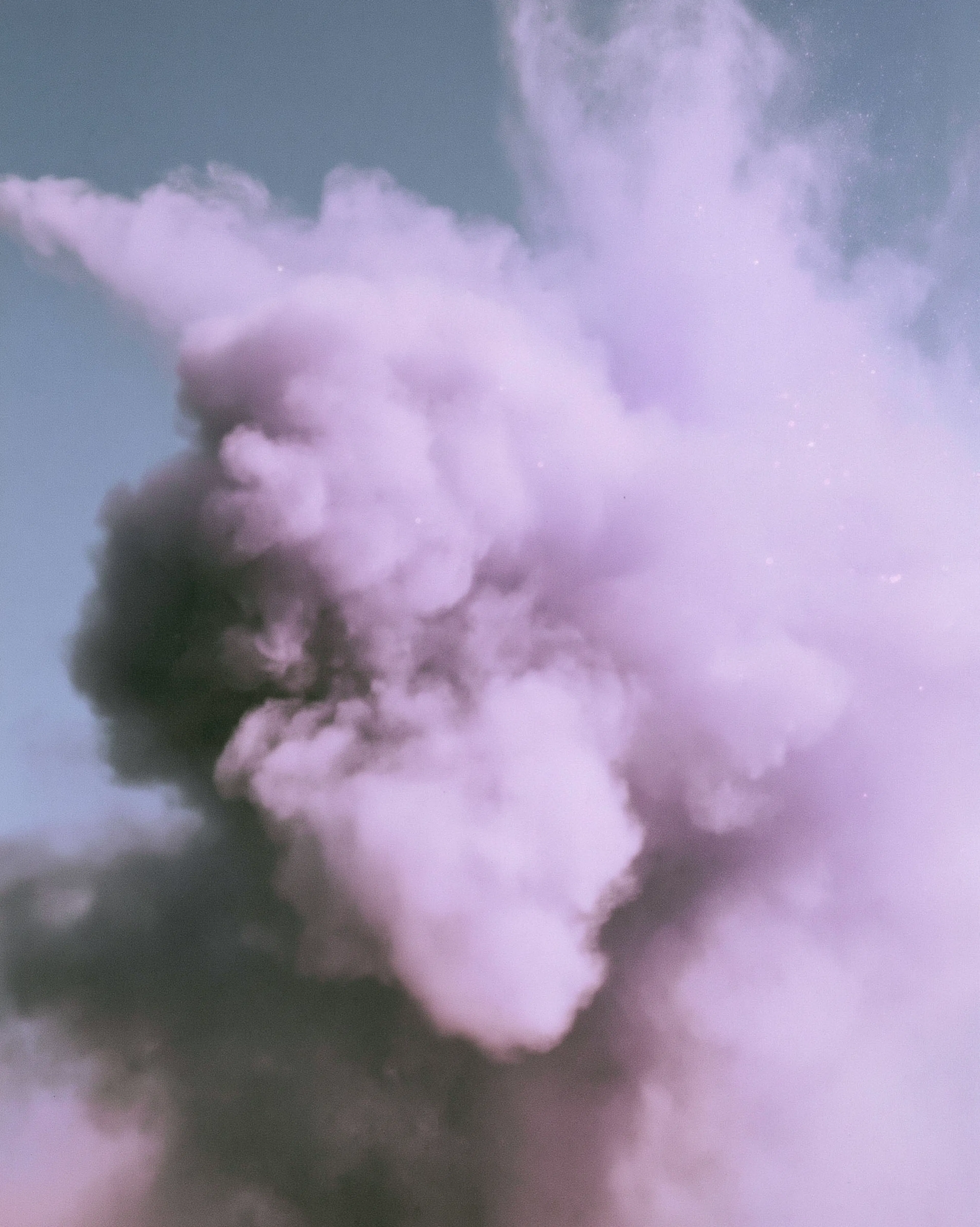 explosion de fumée violette
