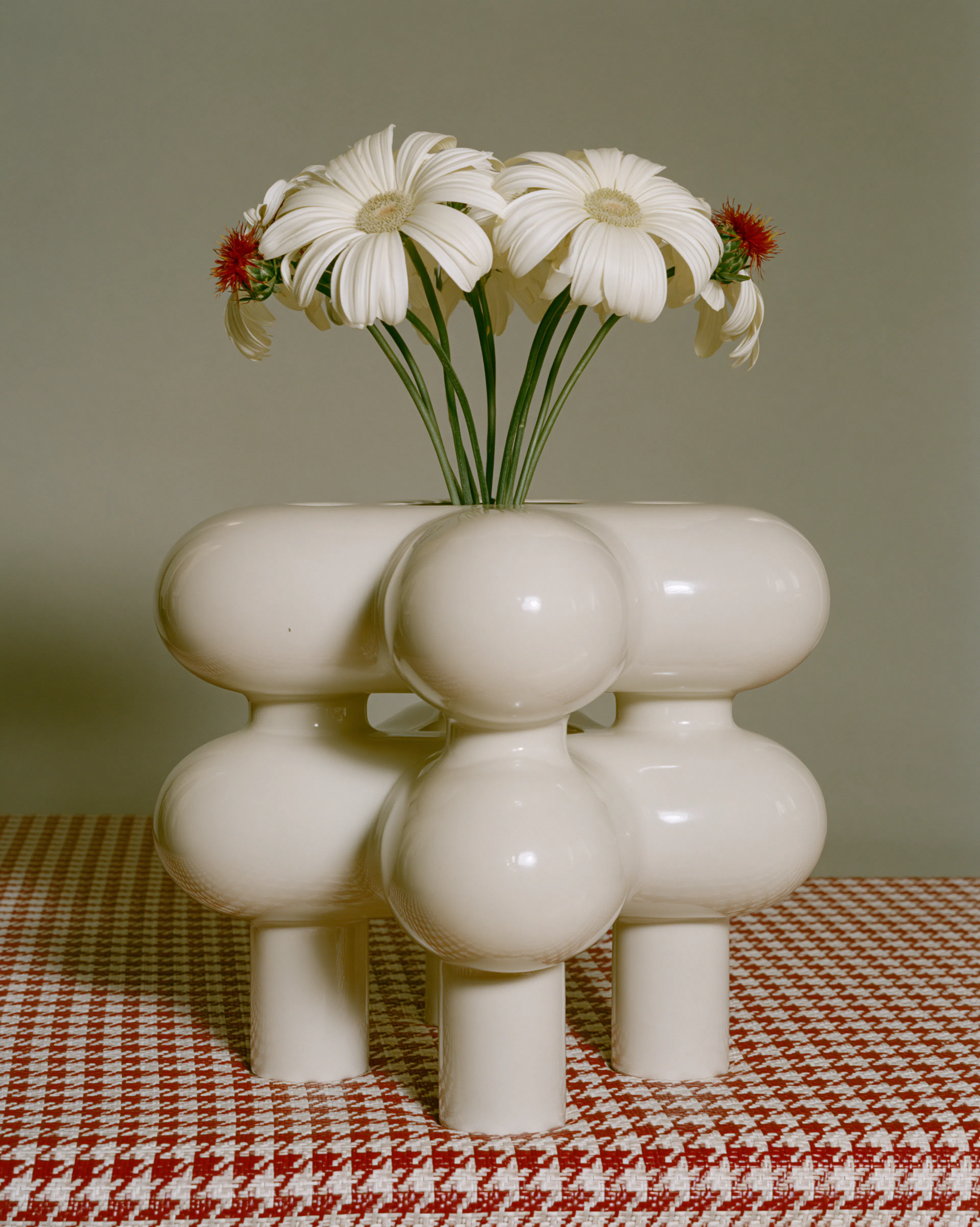 vase géométrique  avec fleurs