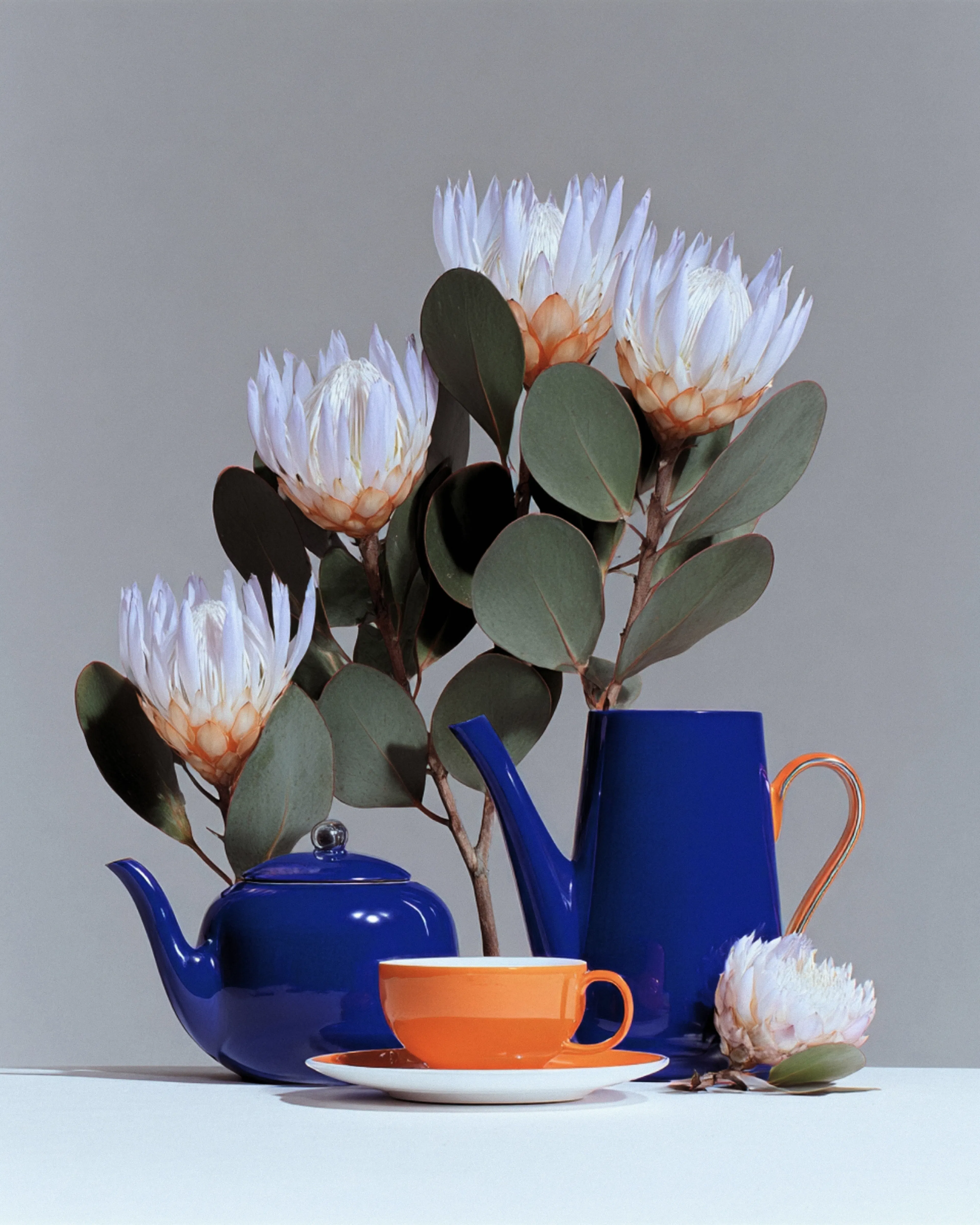fleurs et vaisselle