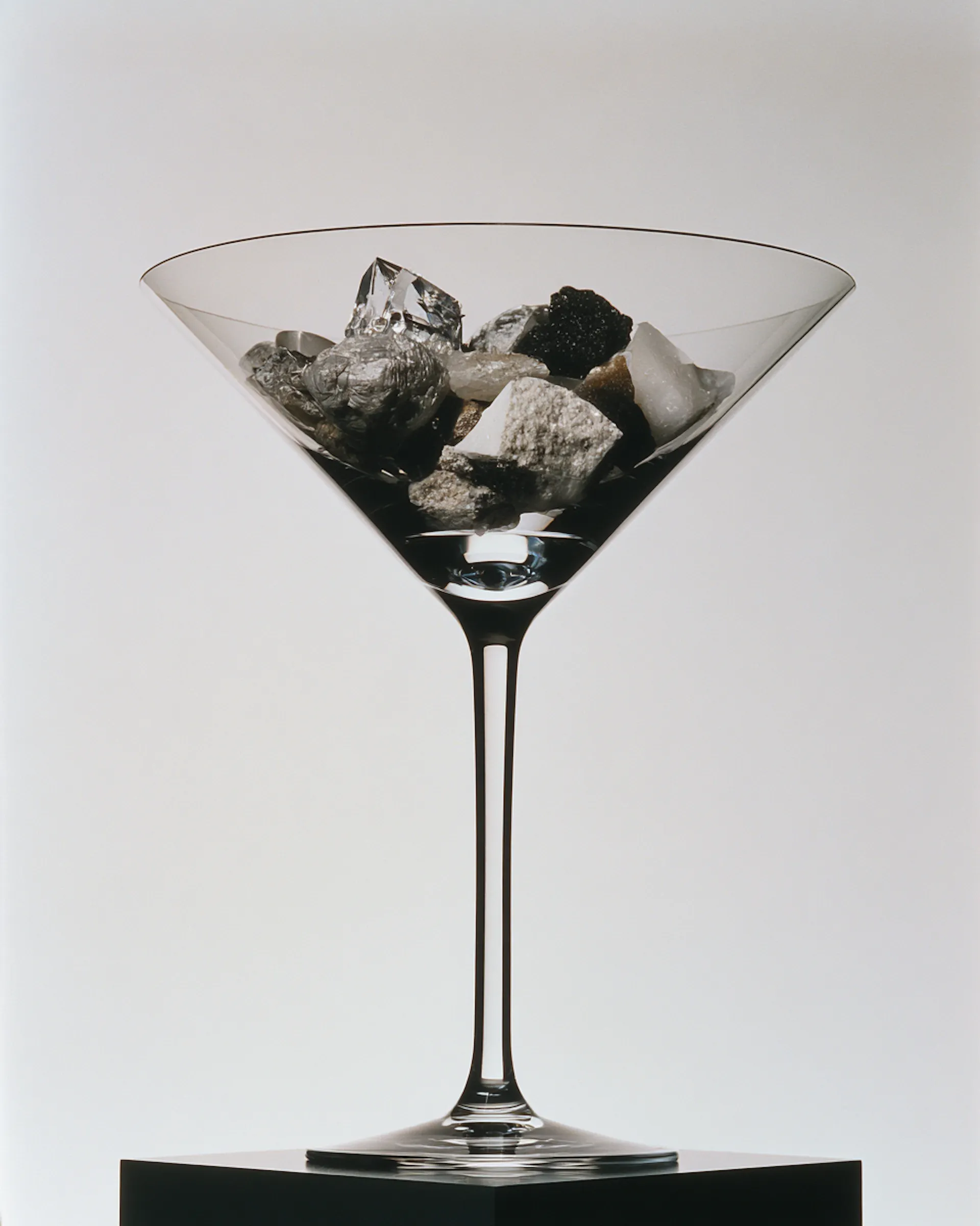 verre à martini avec pierres dedans