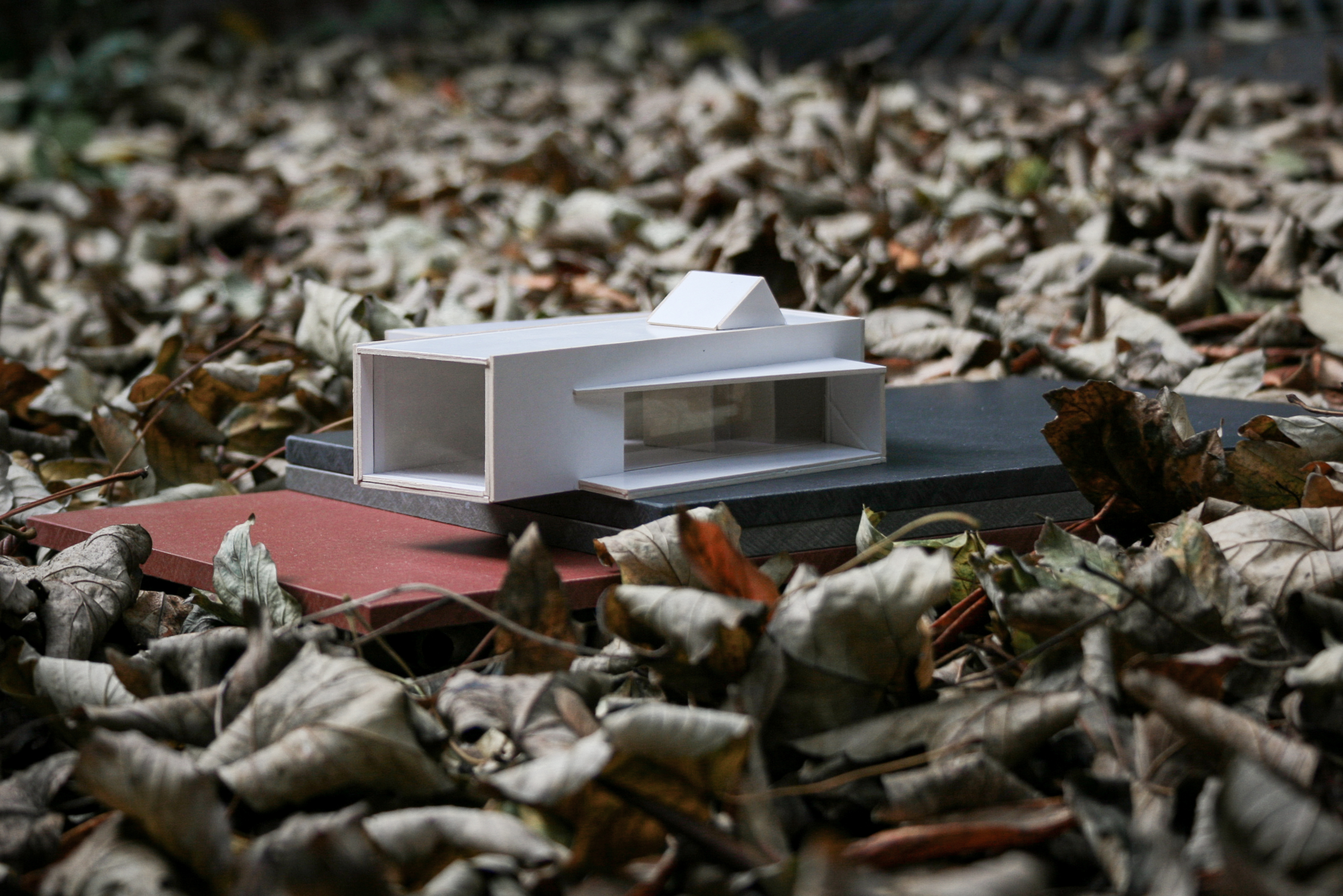 Die Seite zum Hang im Architekturmodell - Neubau eines Lofthauses in Monschau.