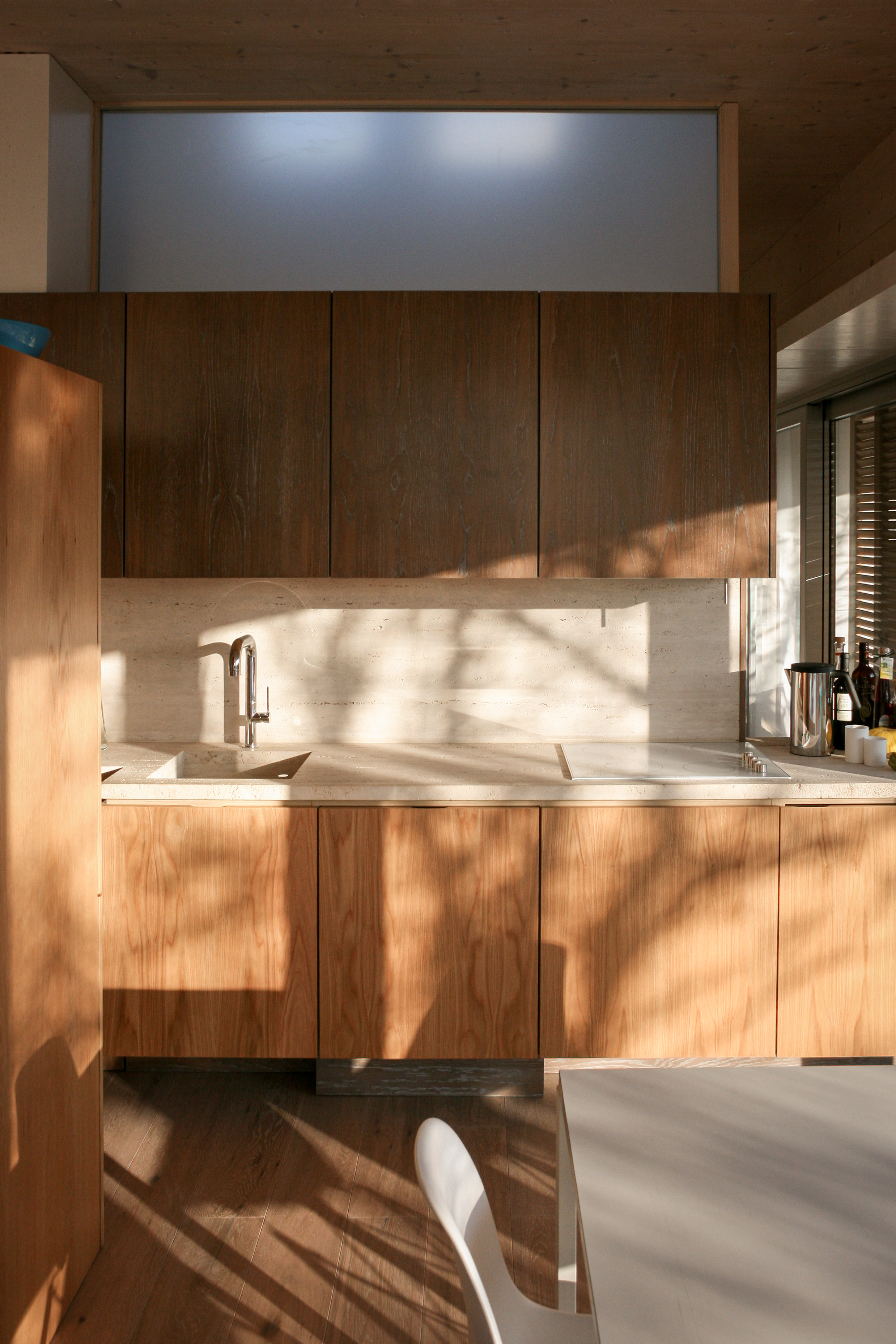 Die Küche samt Arbeitspatte - Neubau eines Lofthauses in Monschau.