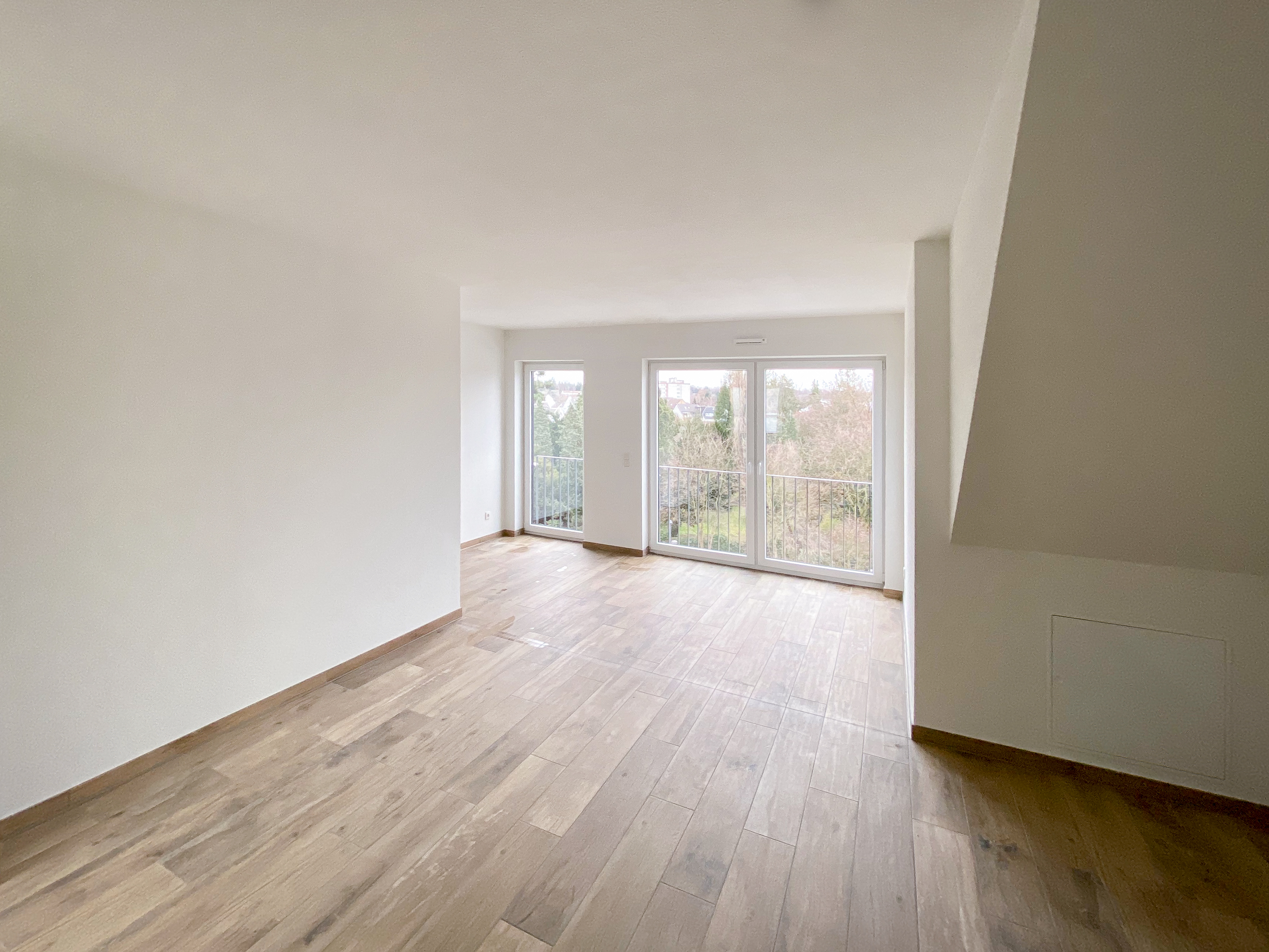 Ein ruhig gelegener Wohnraum zur Rückseite mit Blick ins Grüne - Neubau eines Mehrfamilienhauses in der Kaiserstraße in Siegburg.