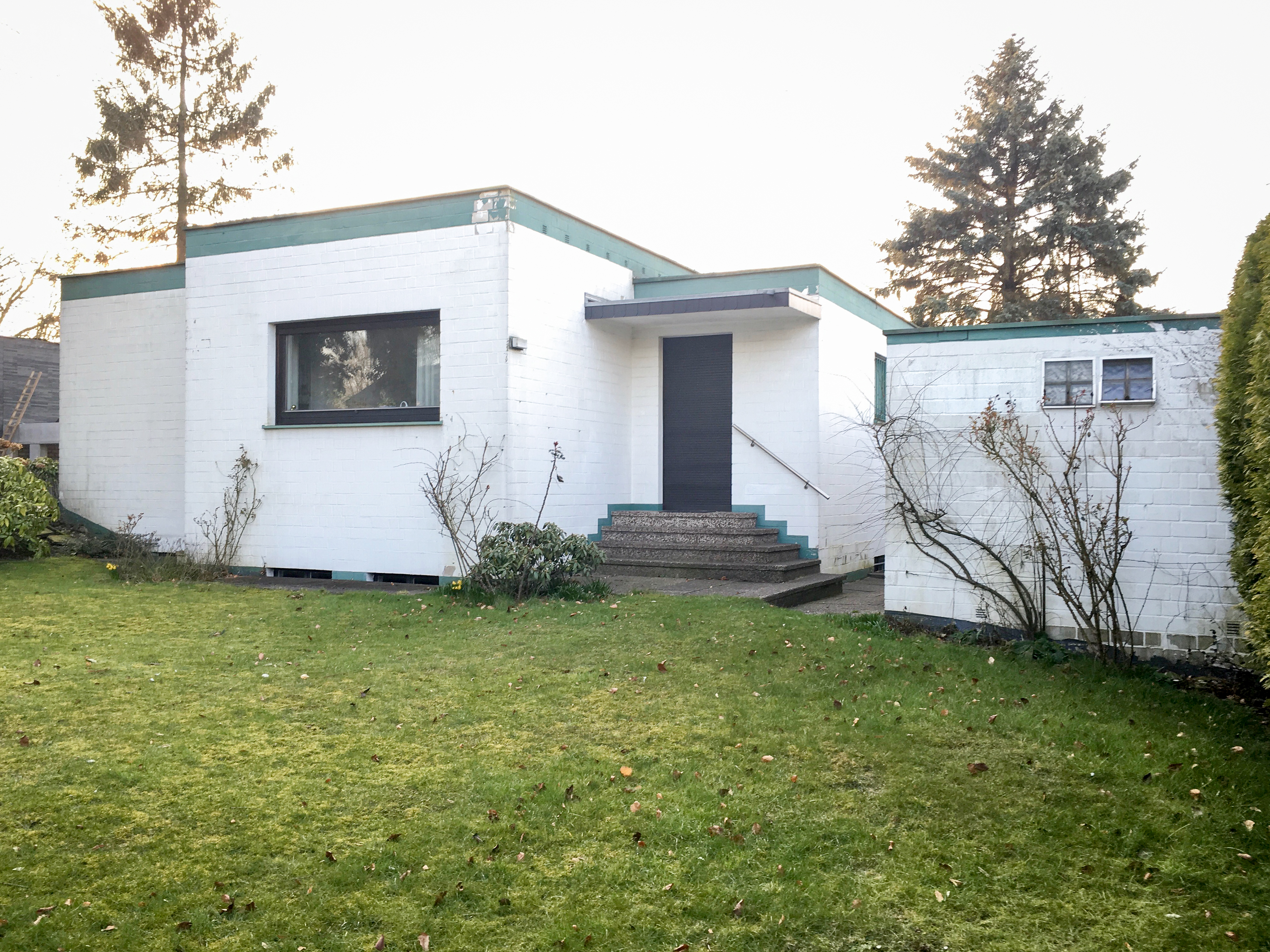 Vor dem Umbau - Die Rückseite des Hauses - Umbau eines Einfamilienhauses in Bottrop.
