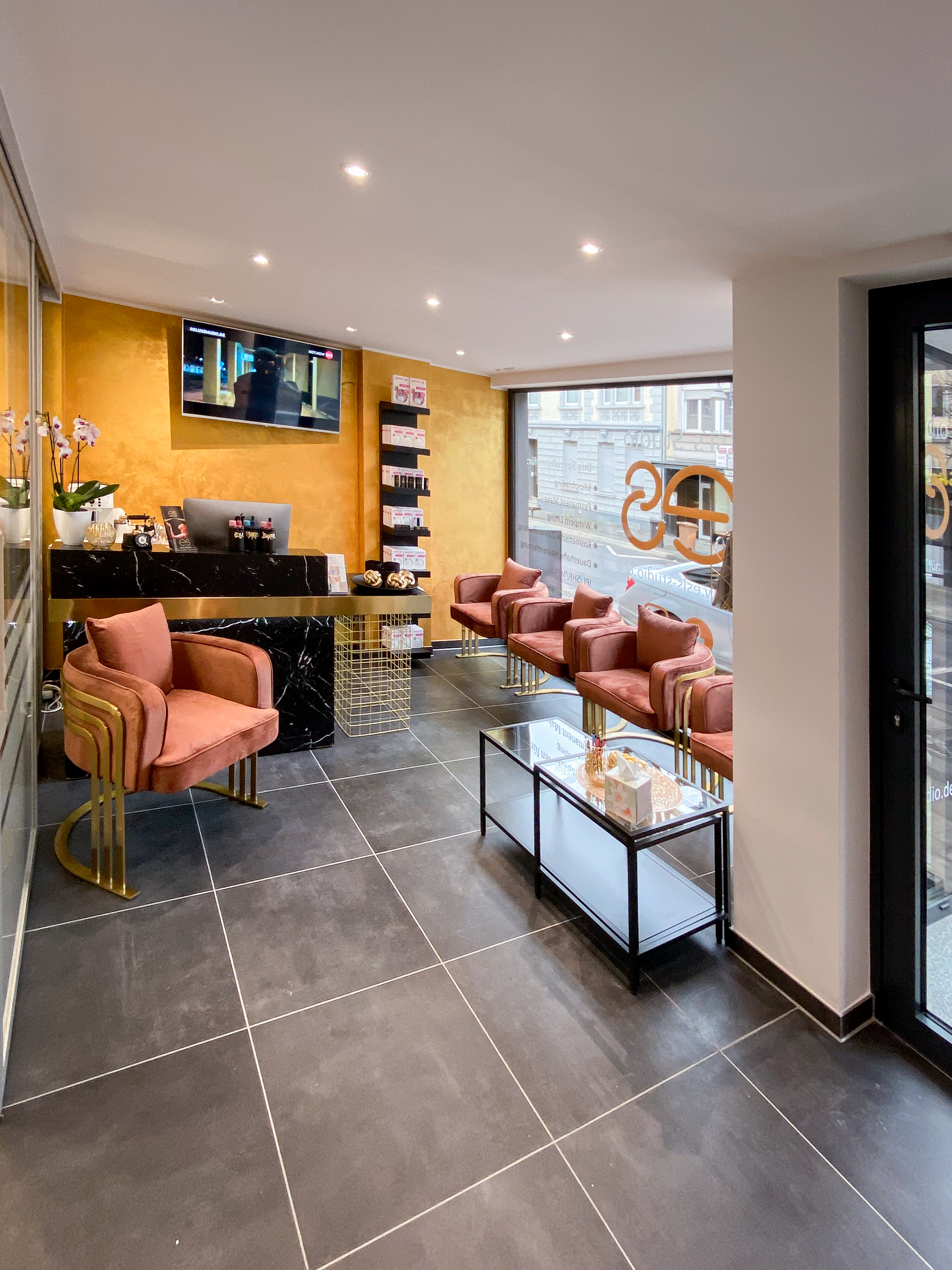 Die Gewerbeeinheit im Erdgeschoss - Neubau eines Mehrfamilienhauses in der Kaiserstraße in Siegburg.