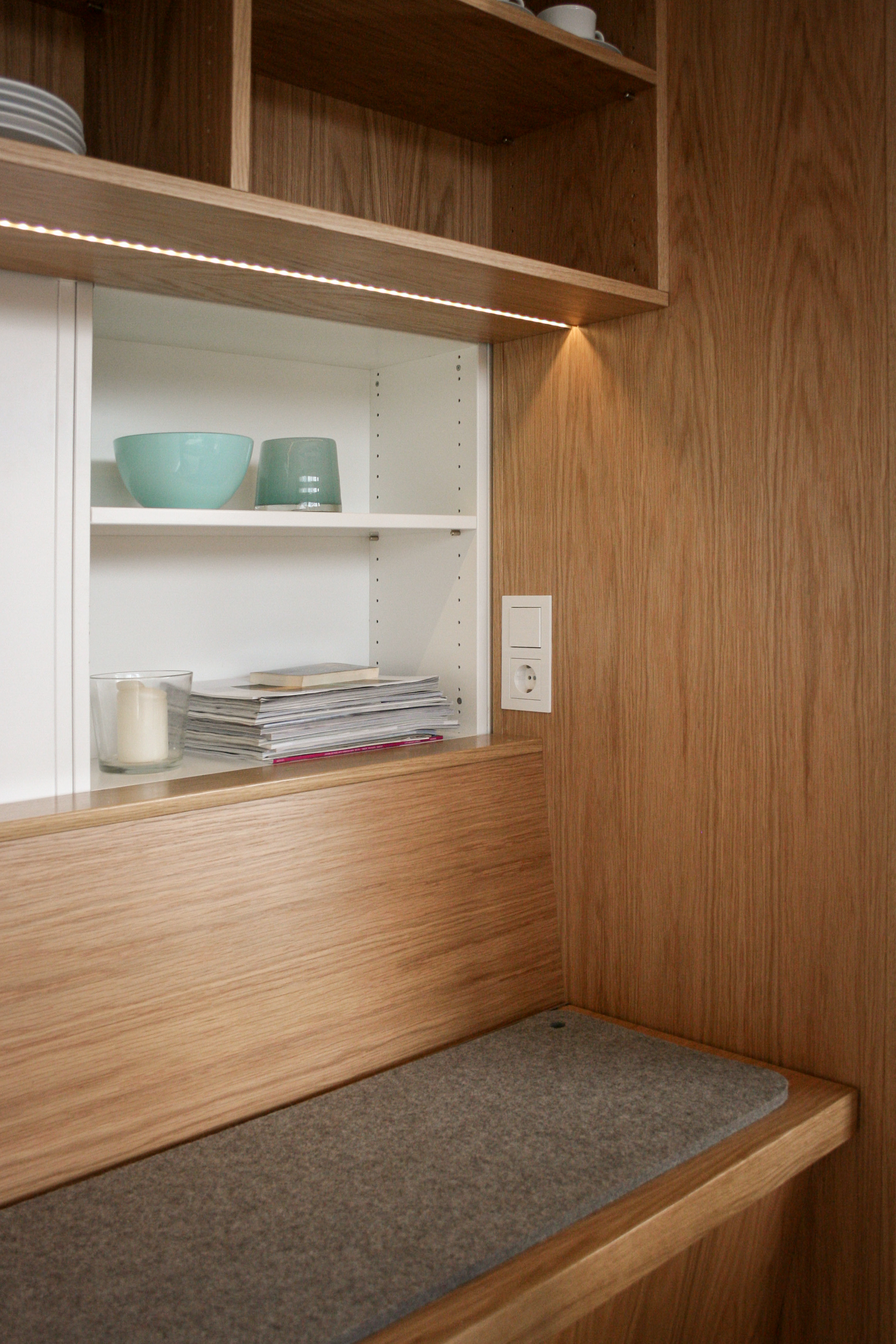 Die integrierte Sitzbank in der Küche - Neubau eines Lofthauses in Monschau.