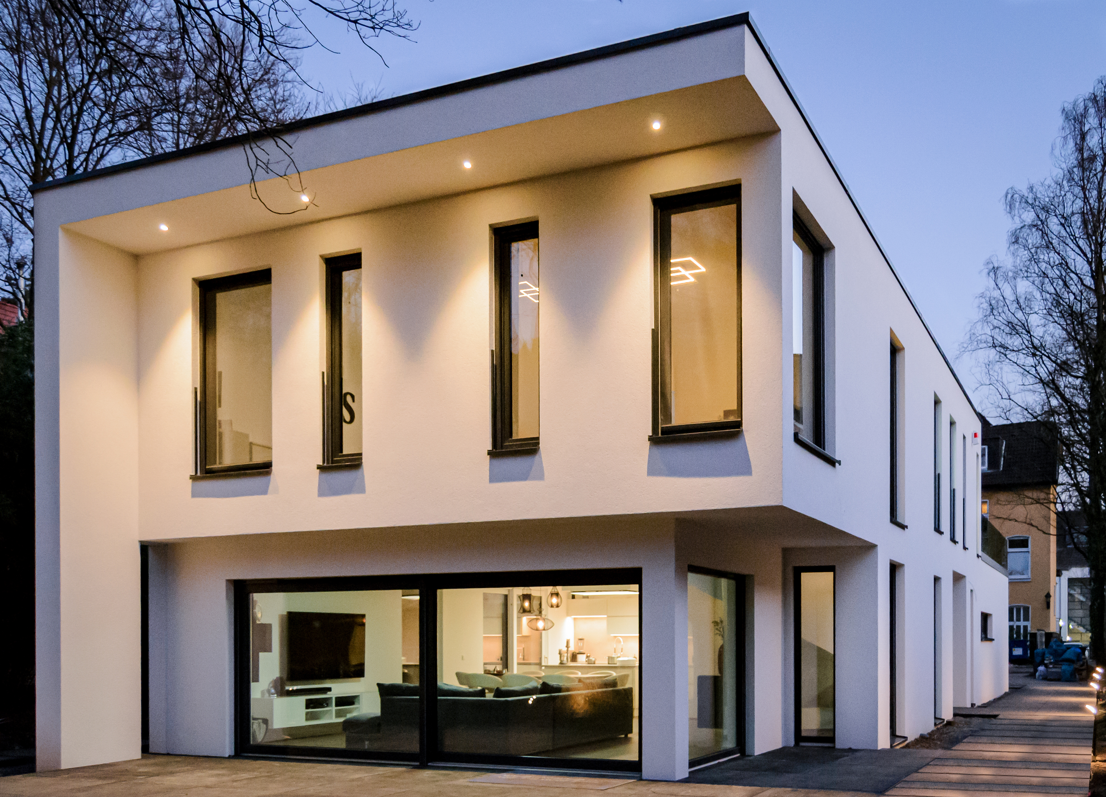 Die rückseitige Ansicht - Neubau eines Einfamilienhauses mit Einliegerwohnung in Köln-Dellbrück.