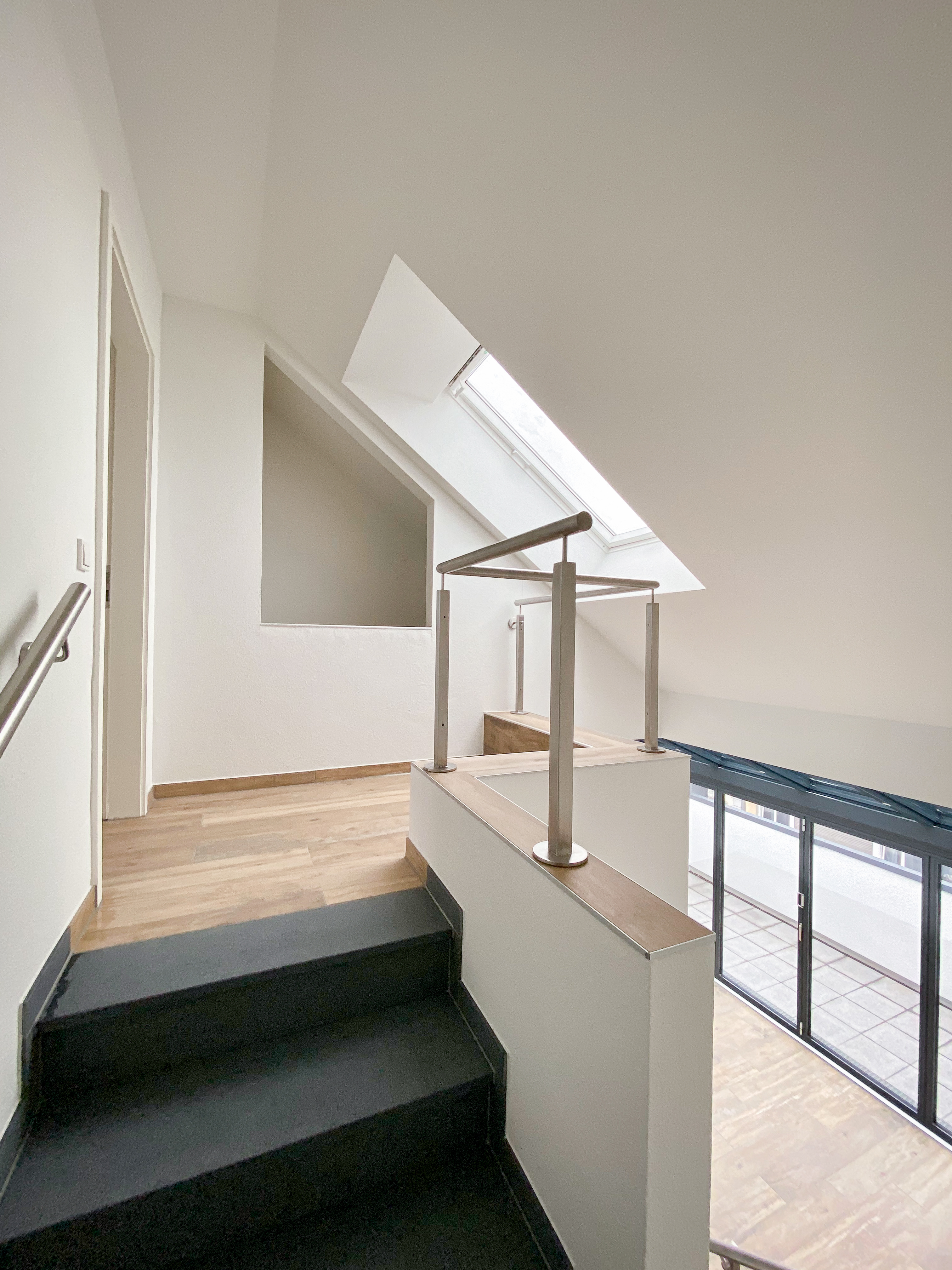 Die Empore der Dachgeschosswohnung - Neubau eines Mehrfamilienhauses in der Kaiserstraße in Siegburg.