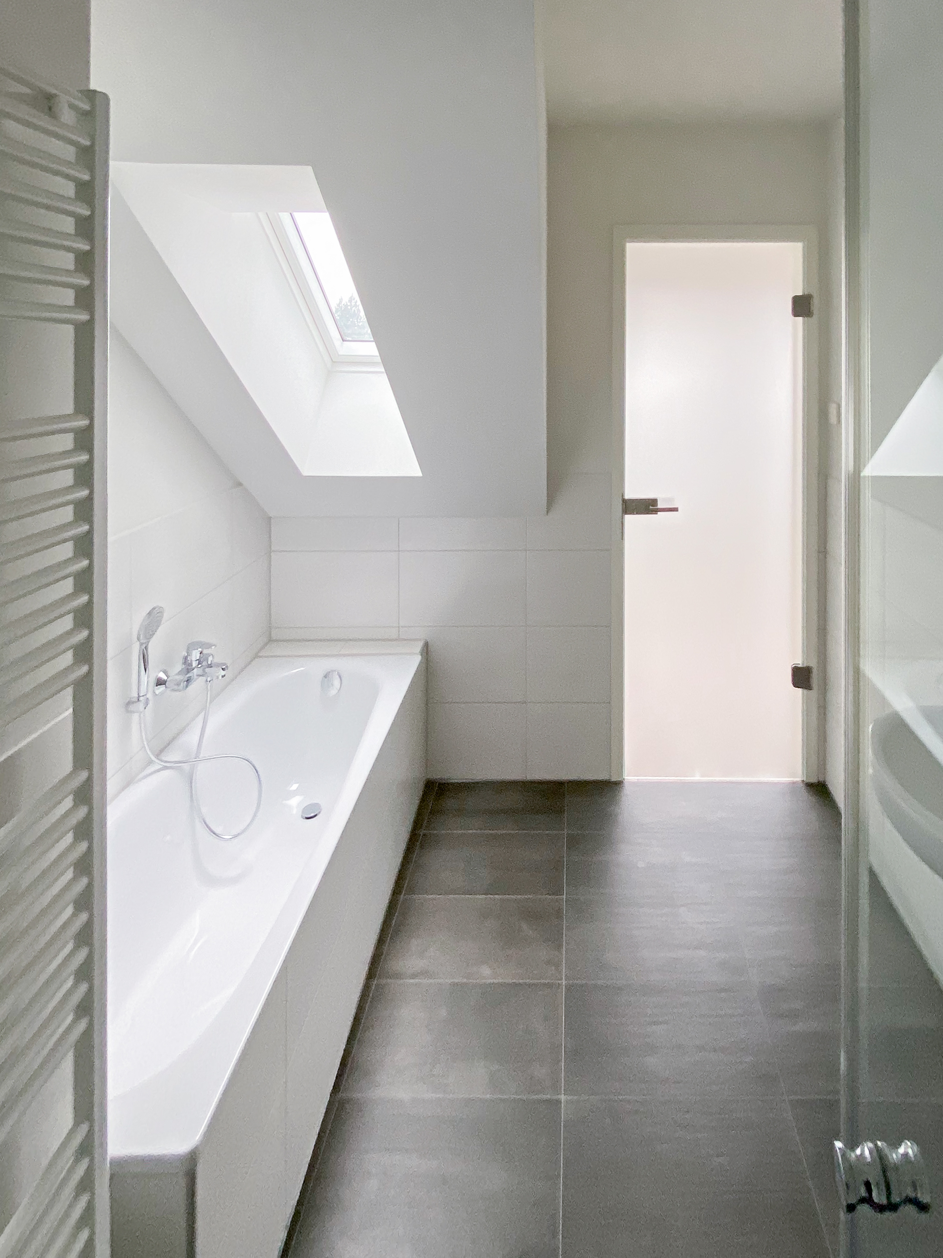 Ein exemplarisches Badezimmer - Neubau eines Mehrfamilienhauses in der Kaiserstraße in Siegburg.