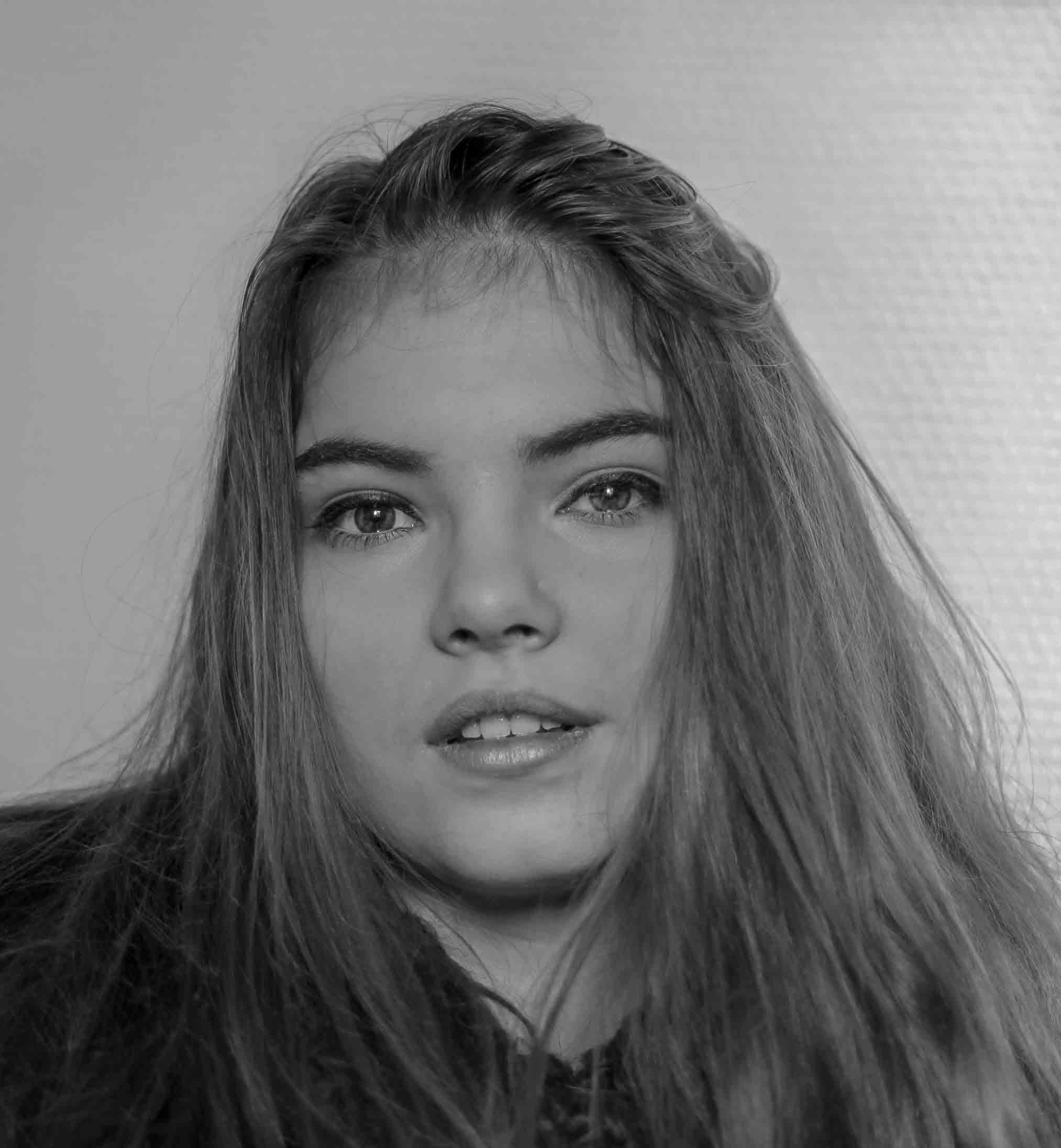 Portrait Manon avec éclairage naturel