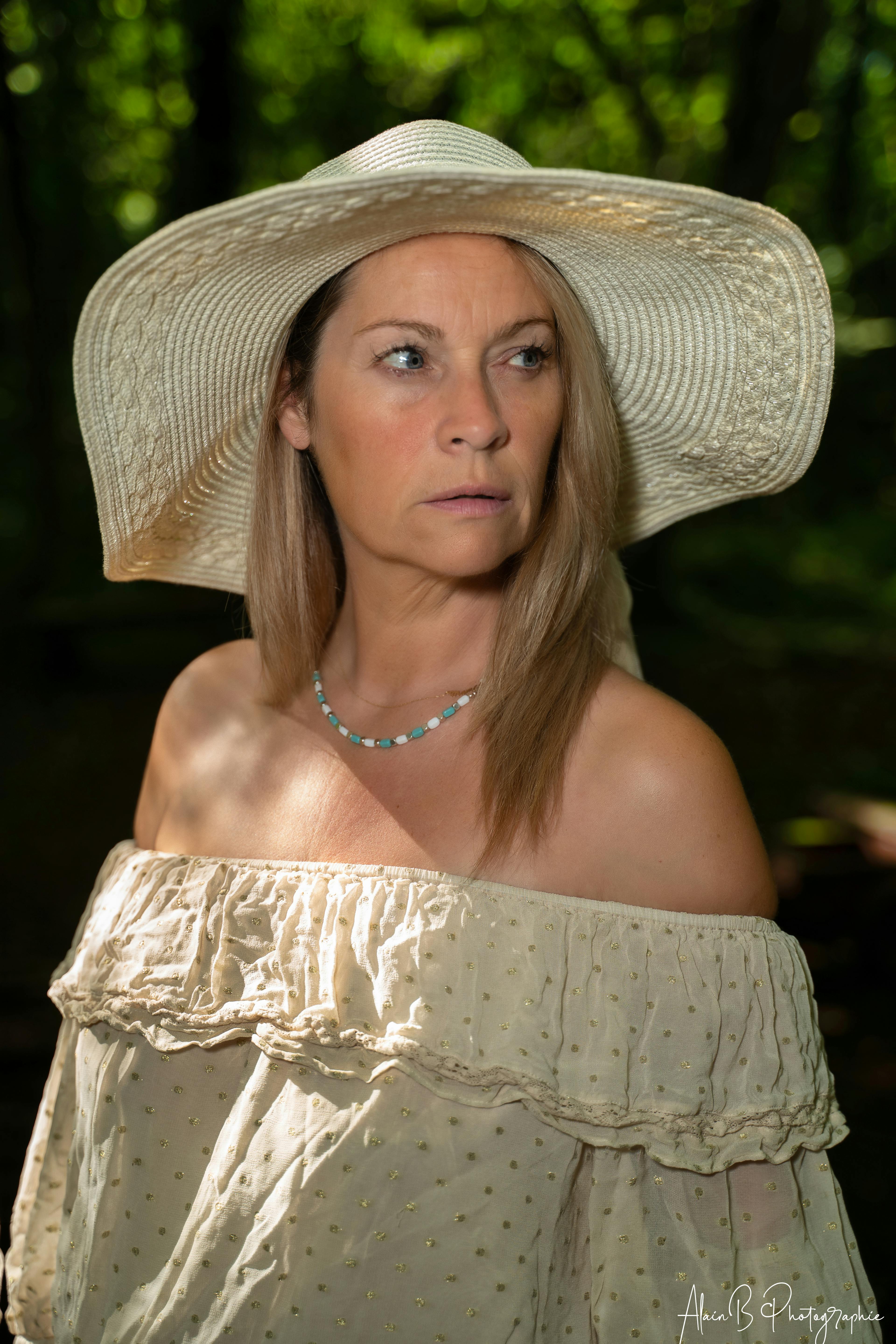 Portrait Nathalie en extérieur avec flash